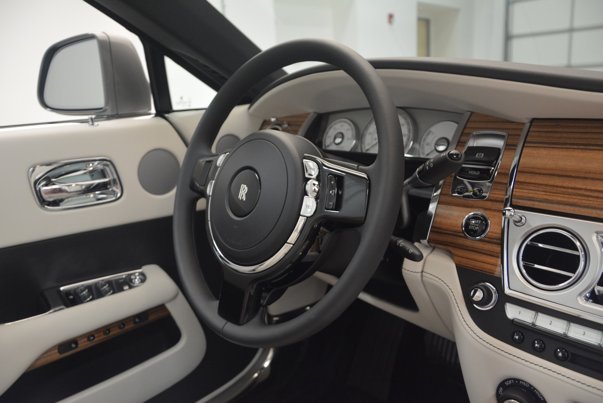 Used-2016-Rolls-Royce-Dawn