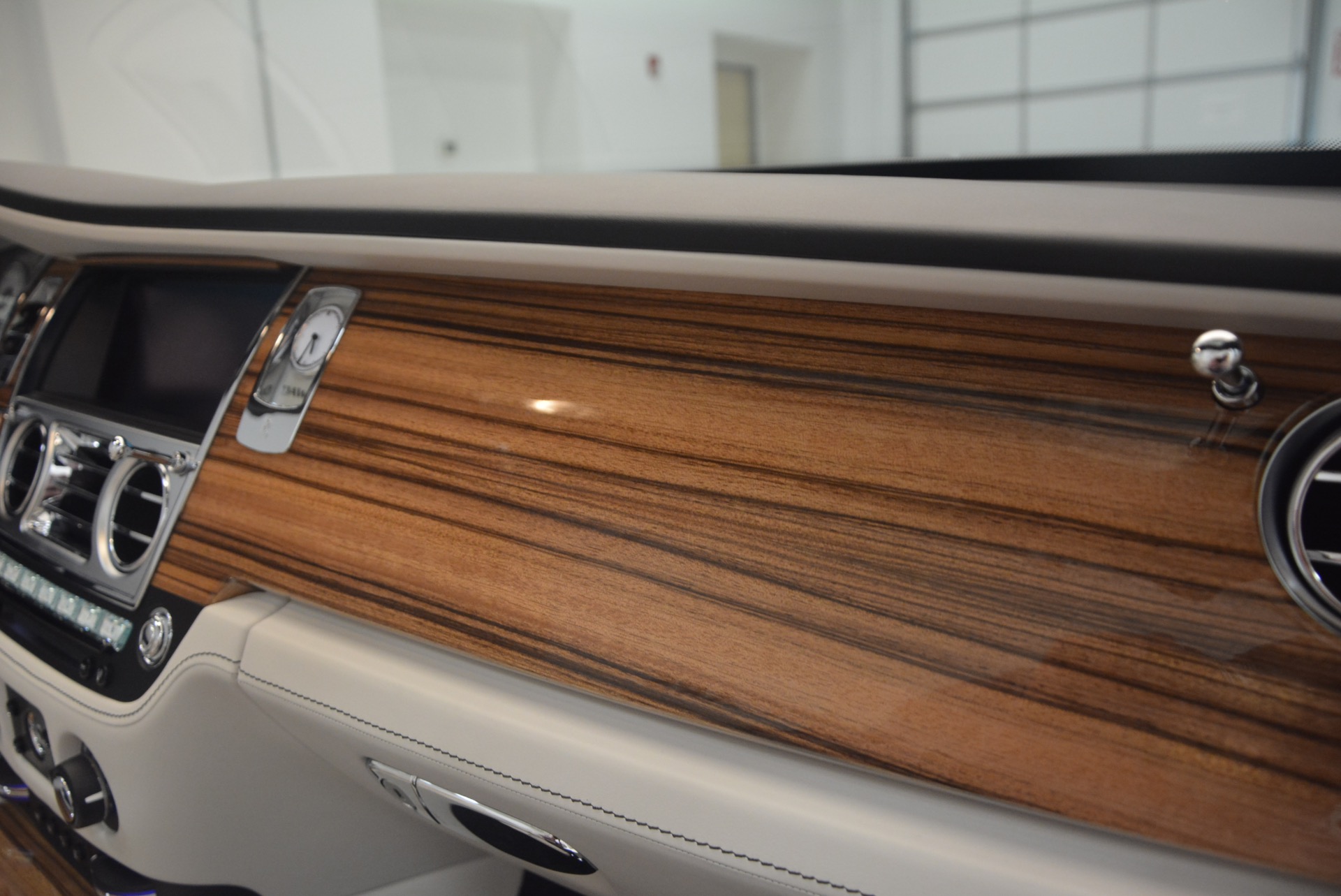 Used-2016-Rolls-Royce-Dawn