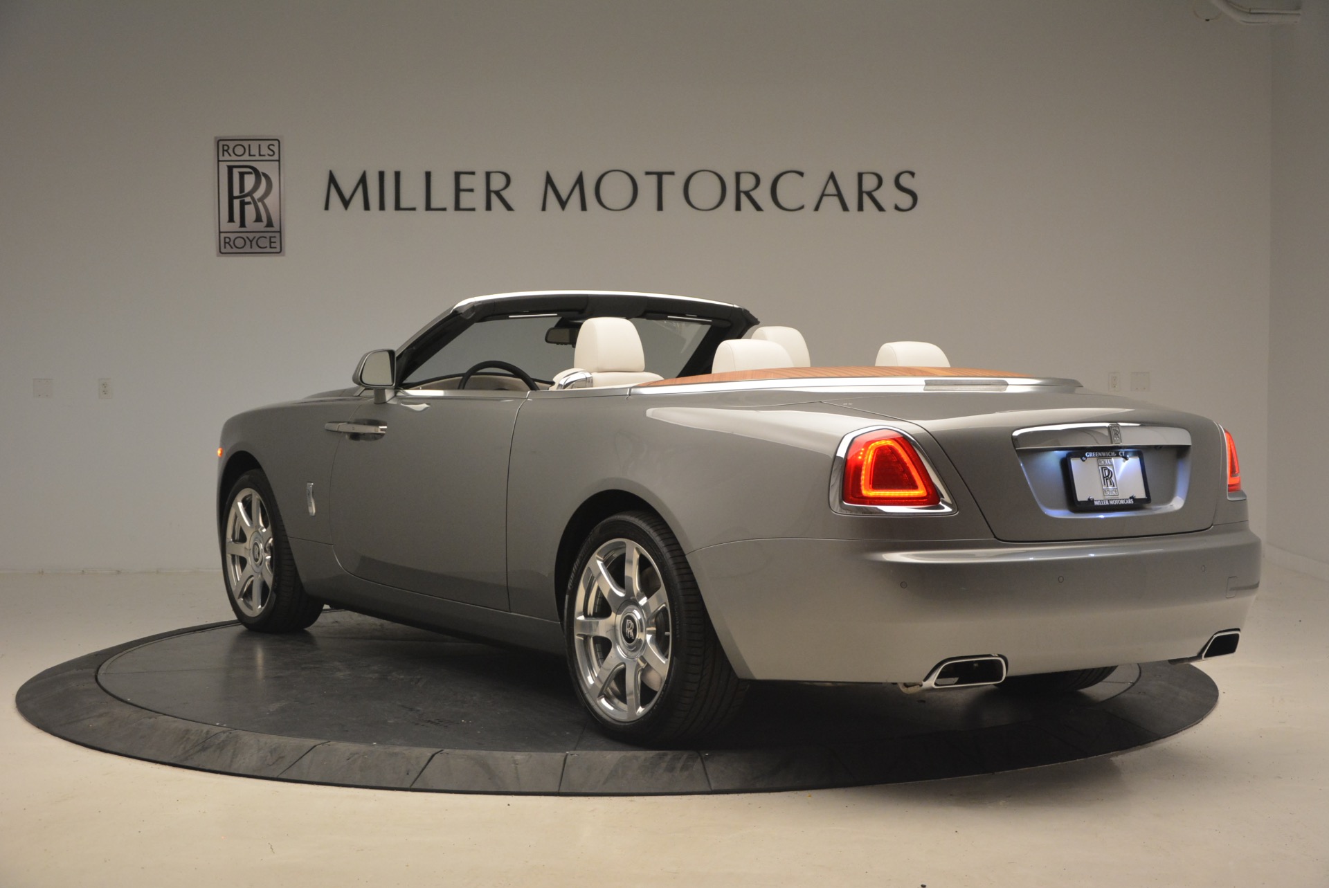 Used-2016-Rolls-Royce-Dawn
