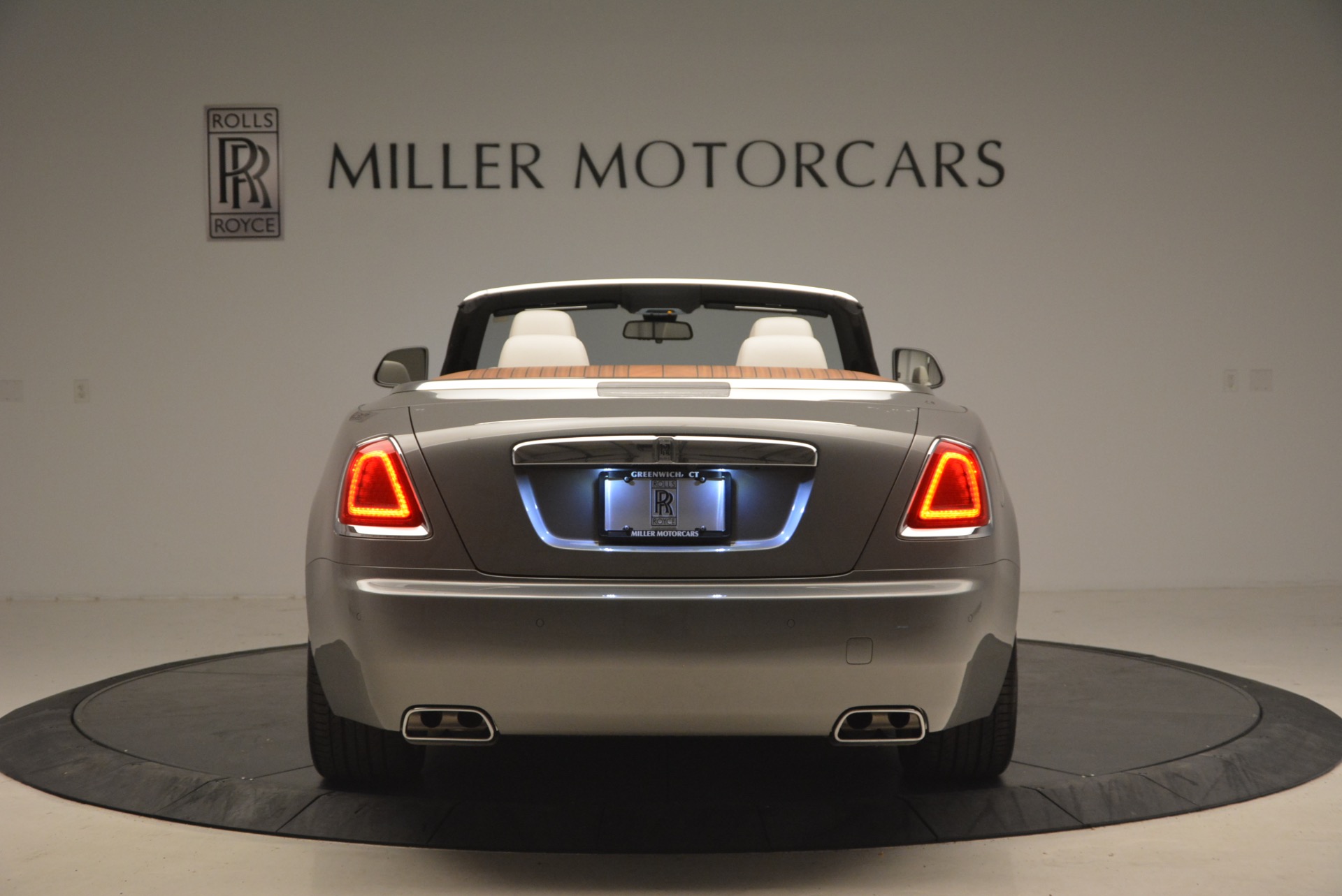 Used-2016-Rolls-Royce-Dawn