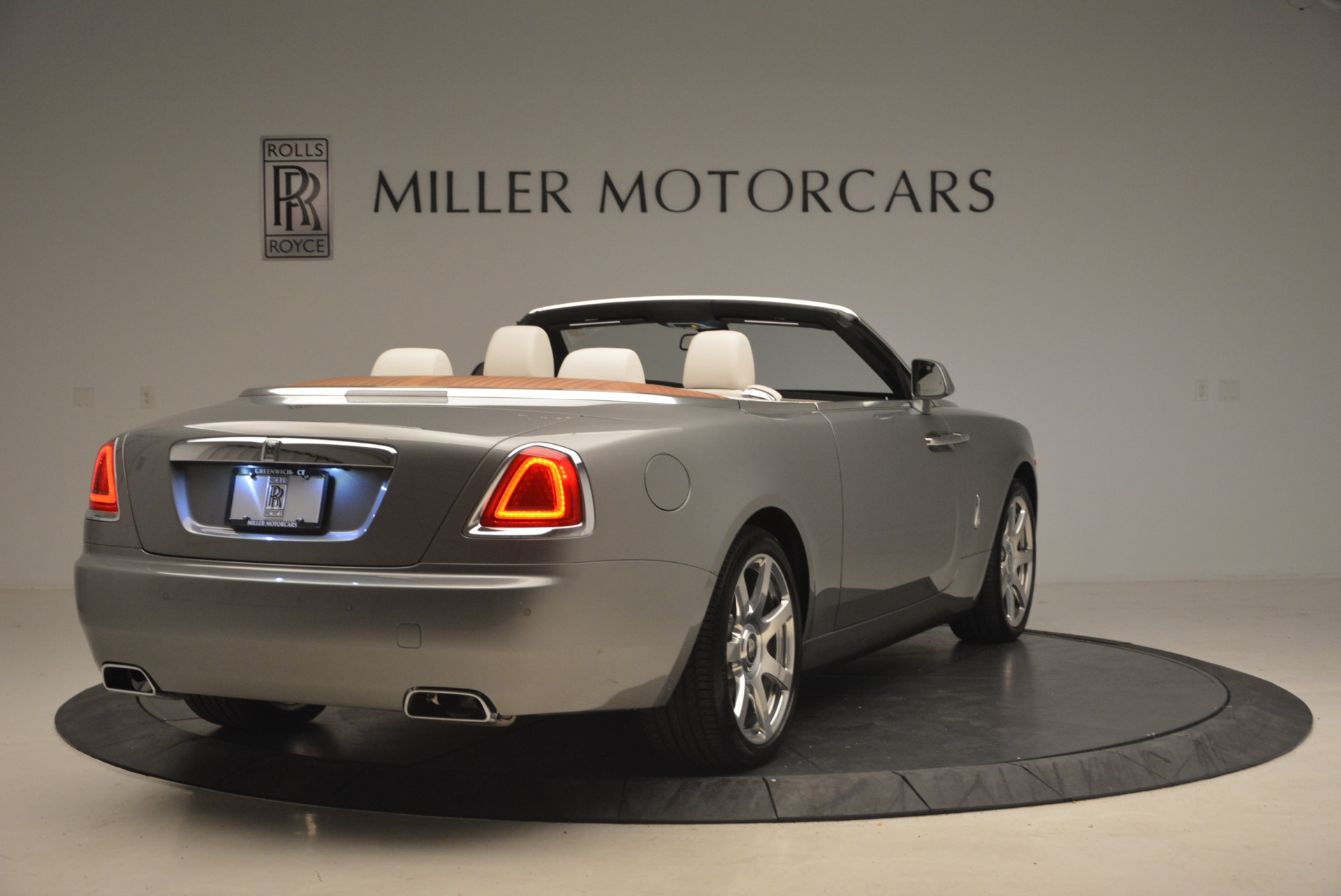 Used-2016-Rolls-Royce-Dawn