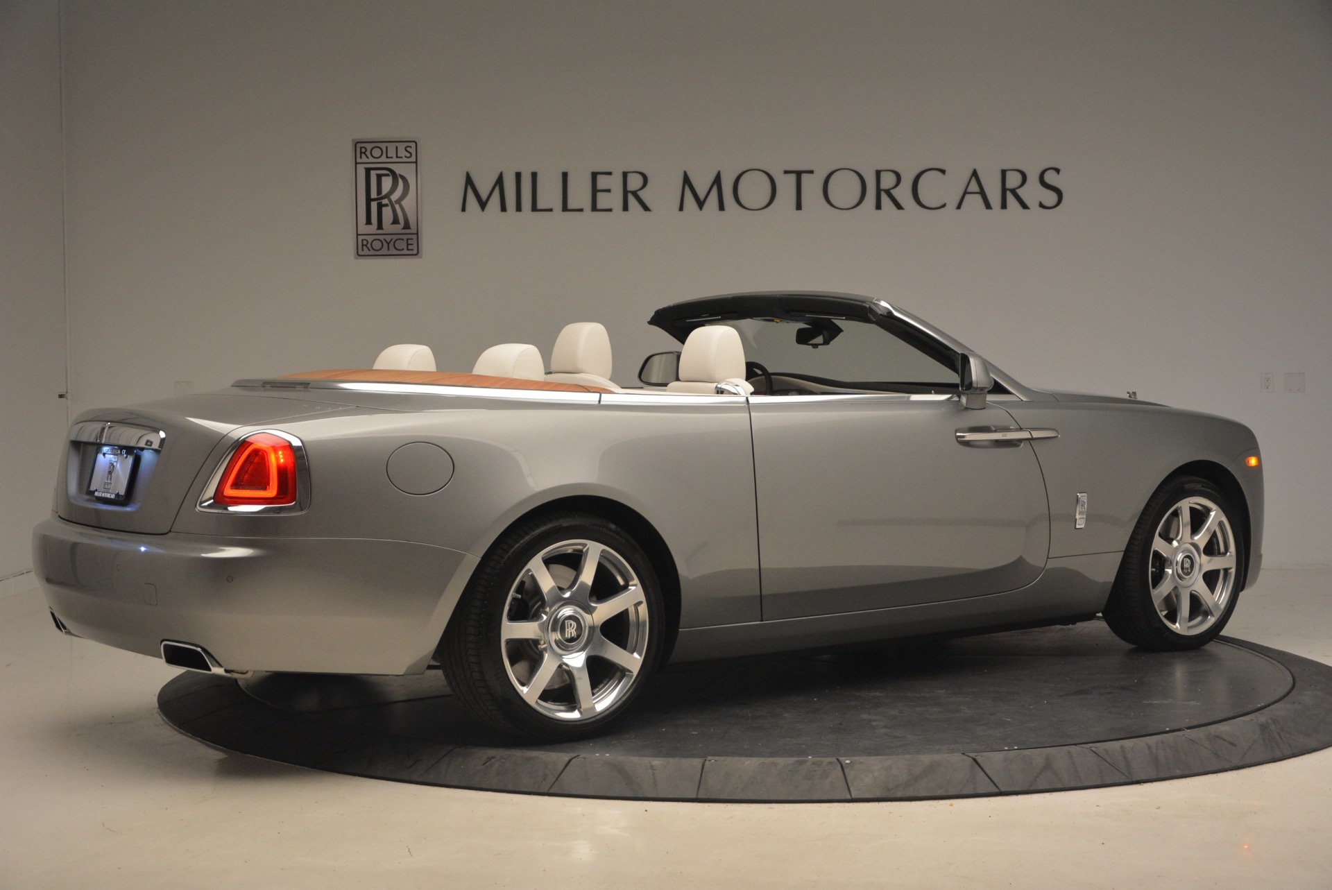 Used-2016-Rolls-Royce-Dawn