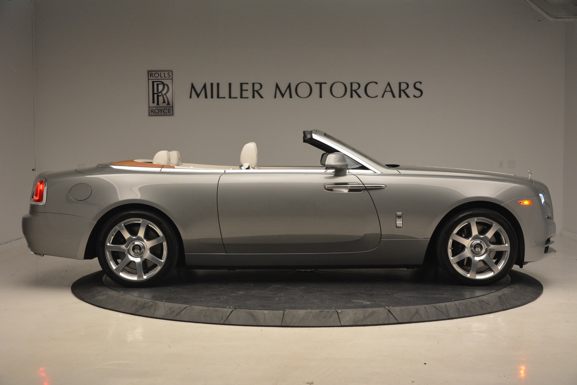 Used-2016-Rolls-Royce-Dawn