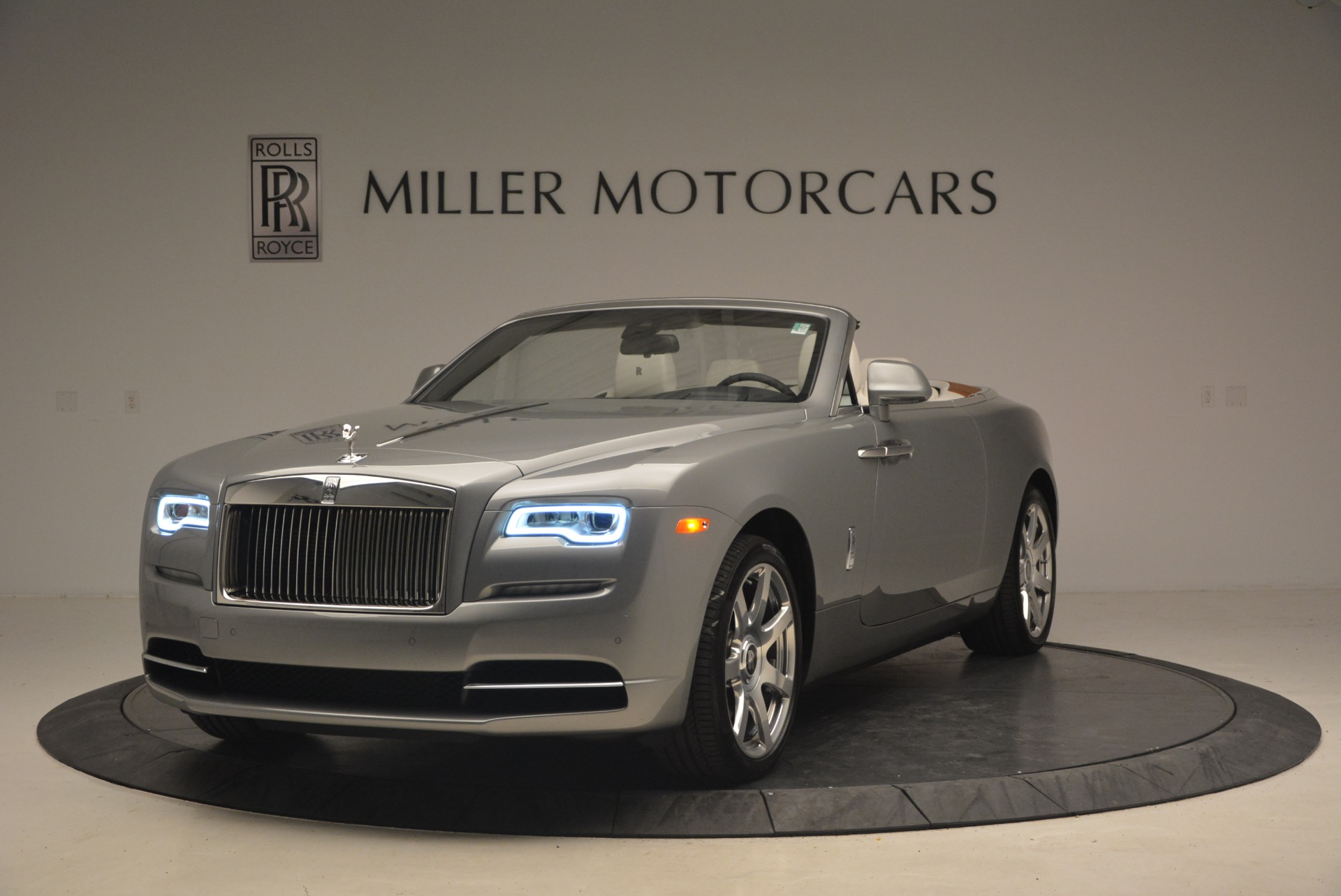 Used-2016-Rolls-Royce-Dawn