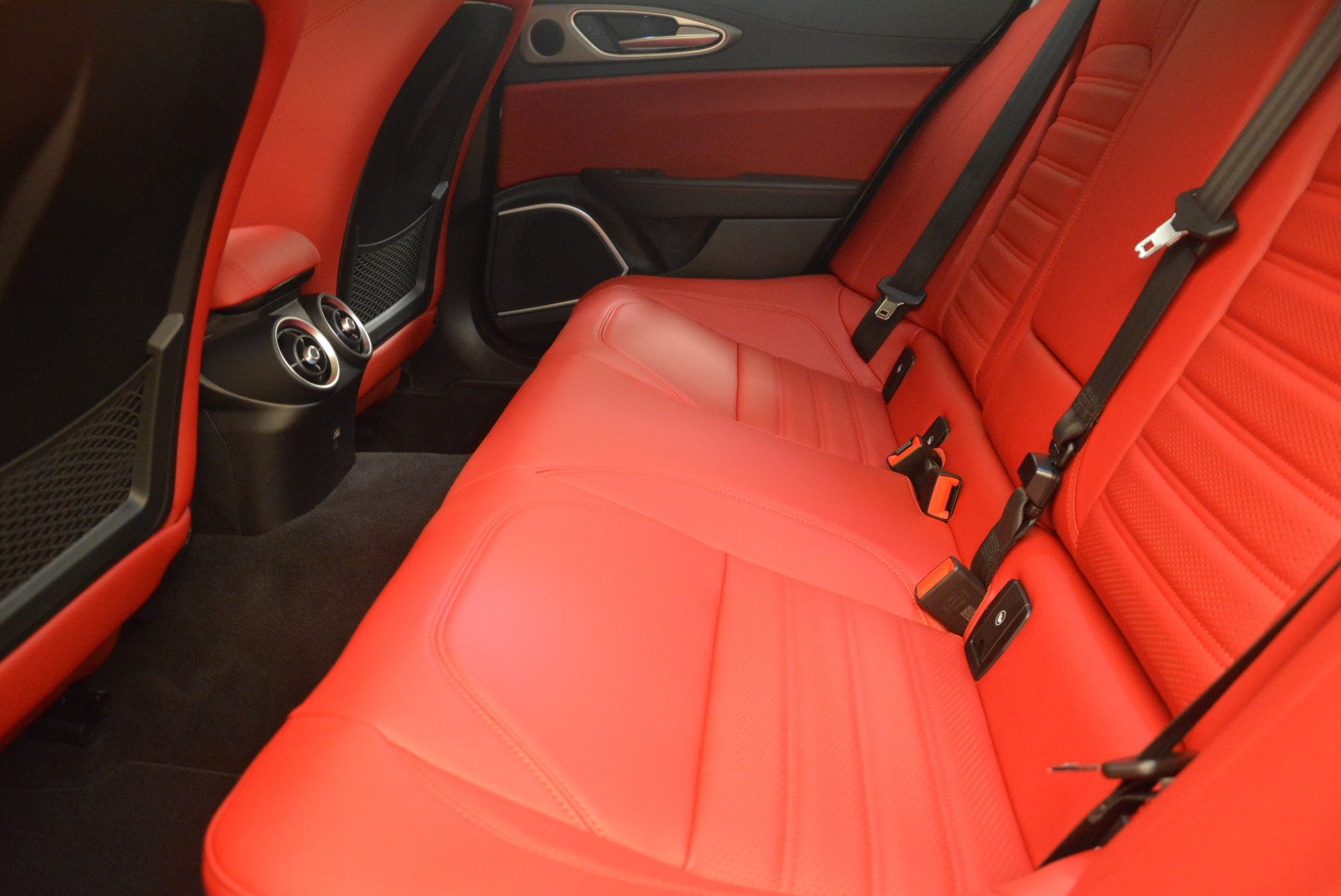 New-2017-Alfa-Romeo-Giulia-Ti-Q4