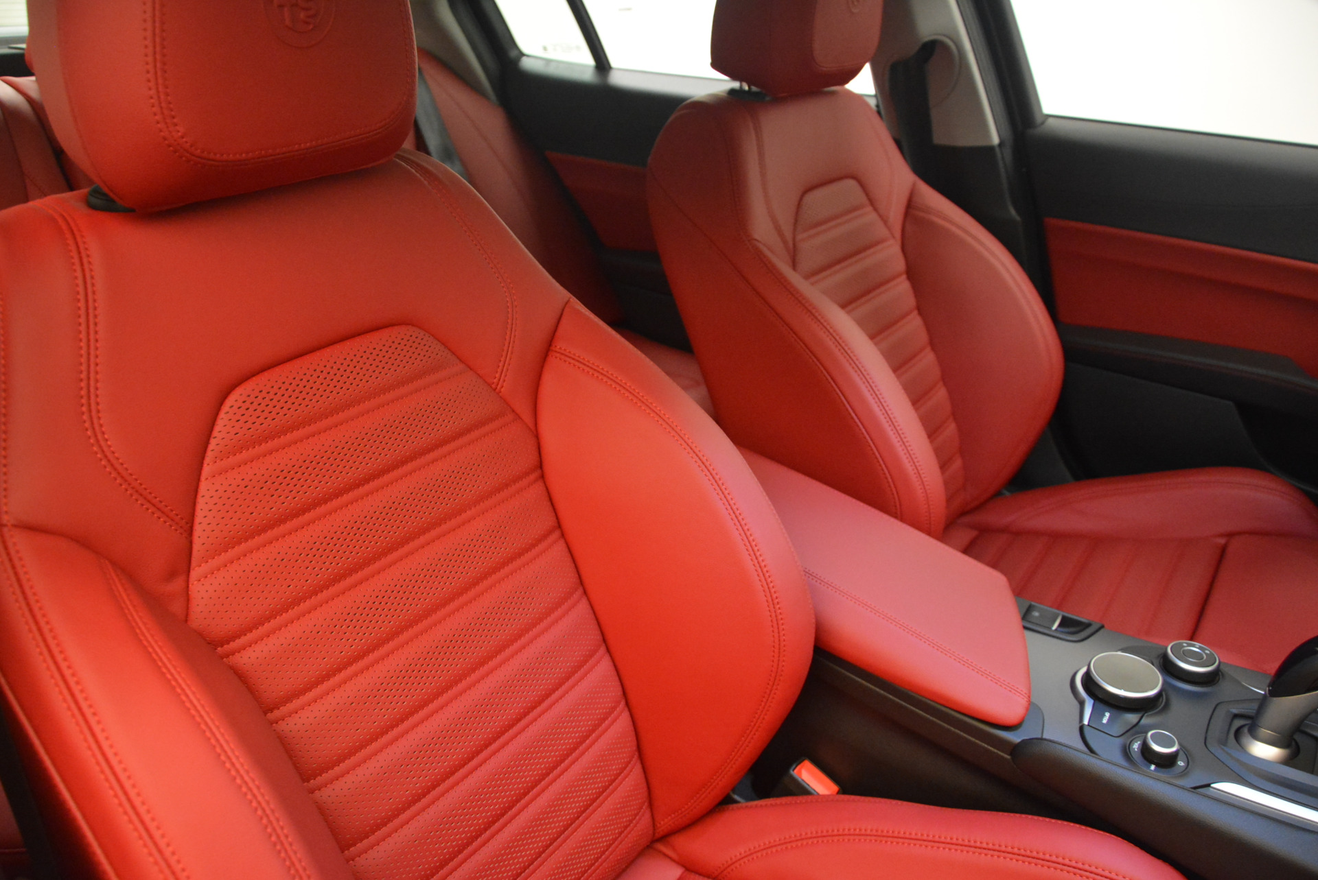 New-2017-Alfa-Romeo-Giulia-Ti-Q4