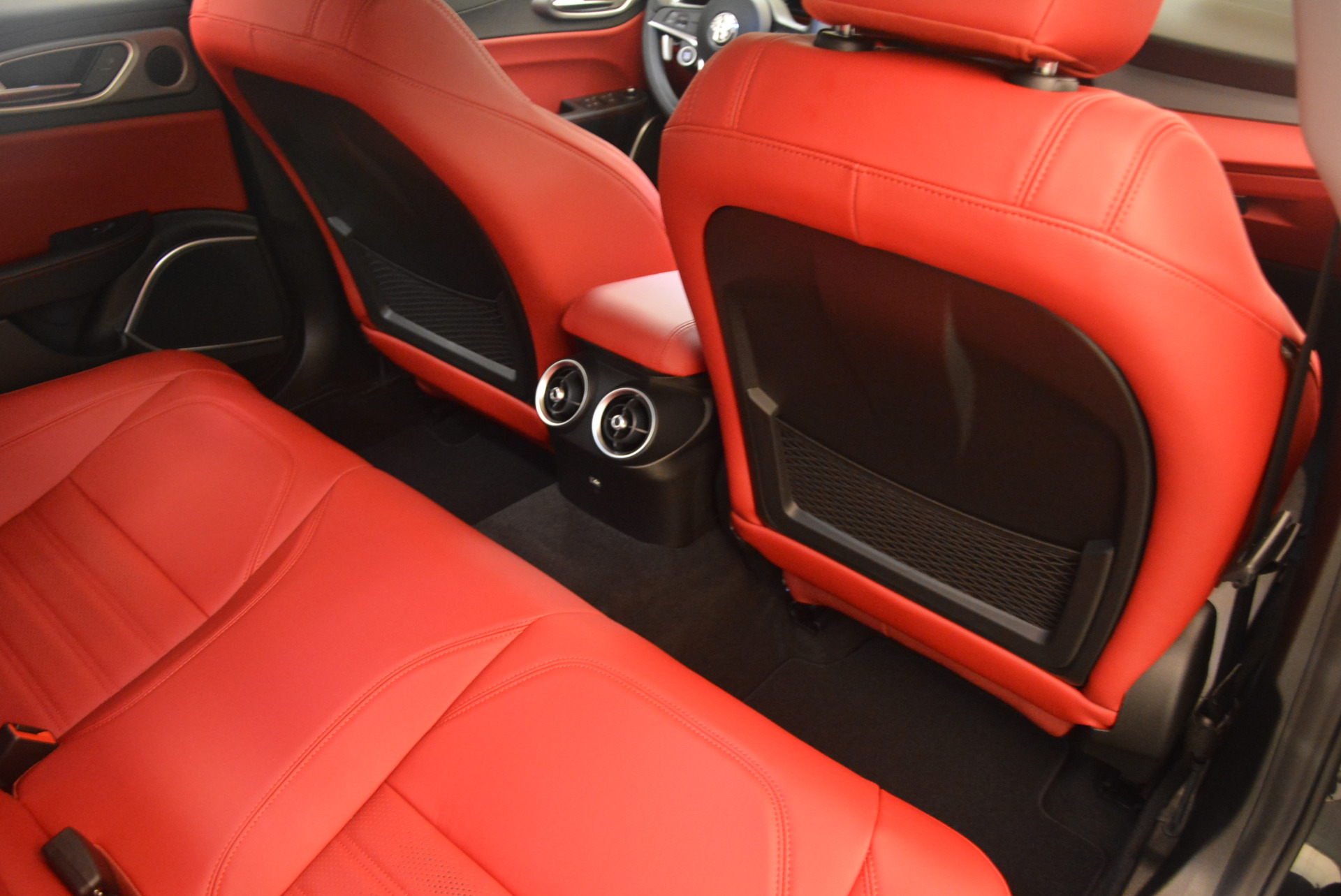 New-2017-Alfa-Romeo-Giulia-Ti-Q4