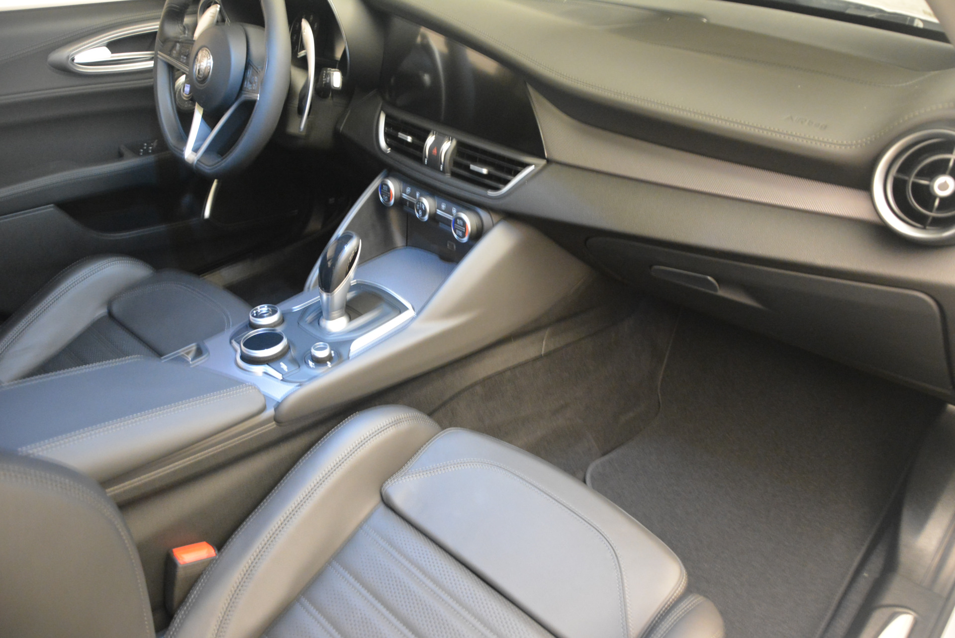 New-2017-Alfa-Romeo-Giulia-Ti-Sport-Q4