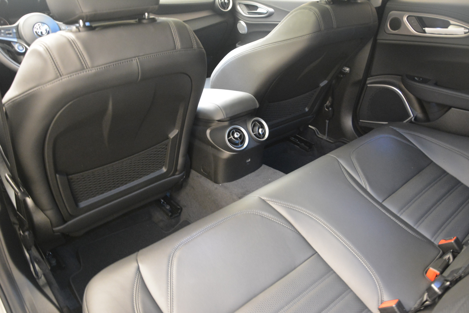 New-2017-Alfa-Romeo-Giulia-Ti-Sport-Q4