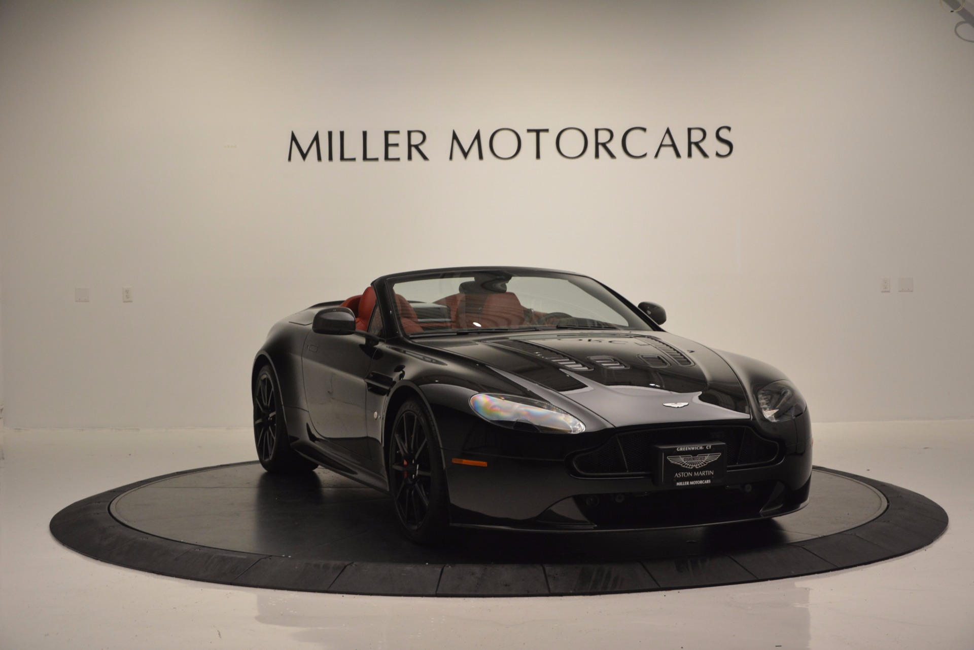 Used-2015-Aston-Martin-V12-Vantage-S-Roadster