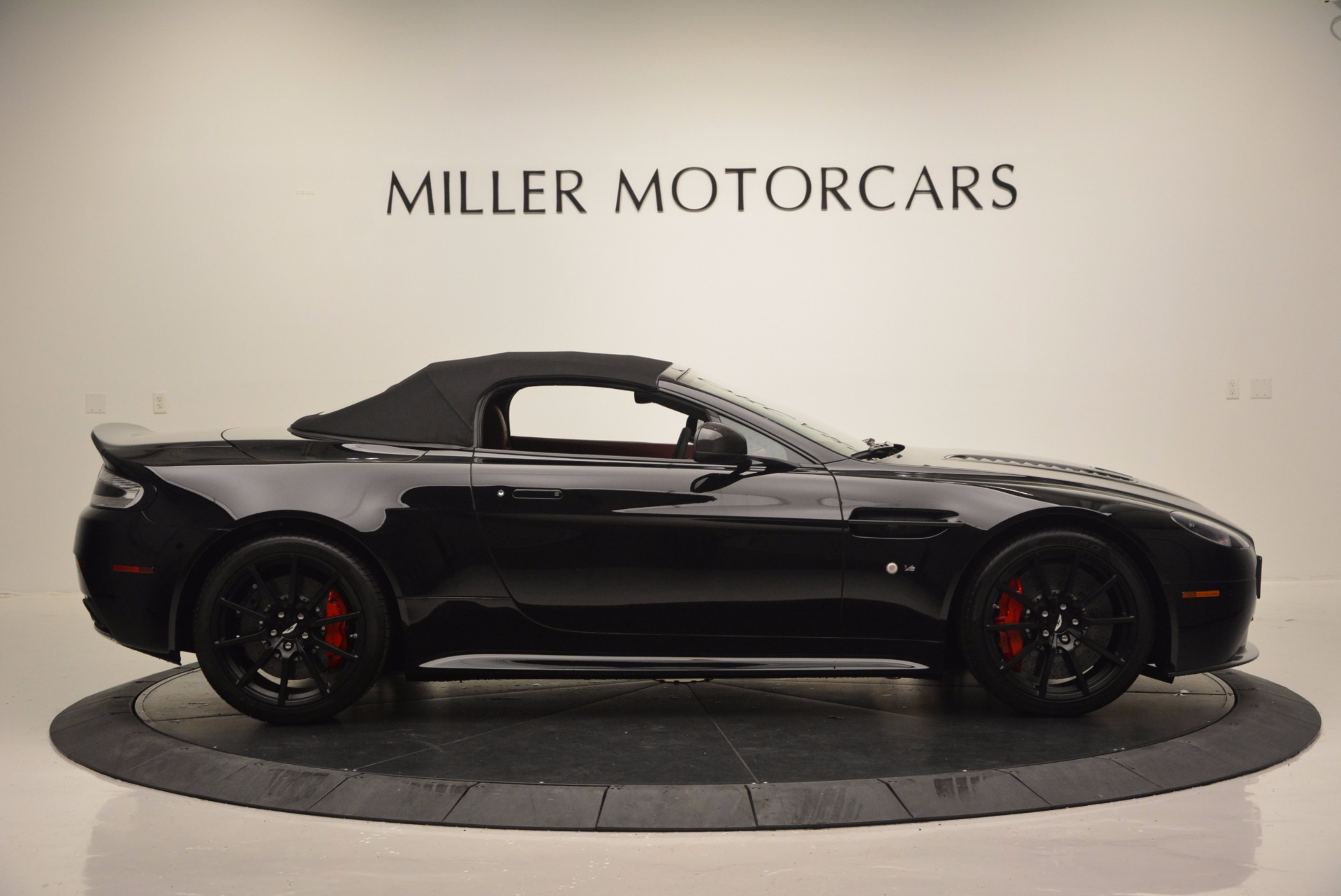 Used-2015-Aston-Martin-V12-Vantage-S-Roadster