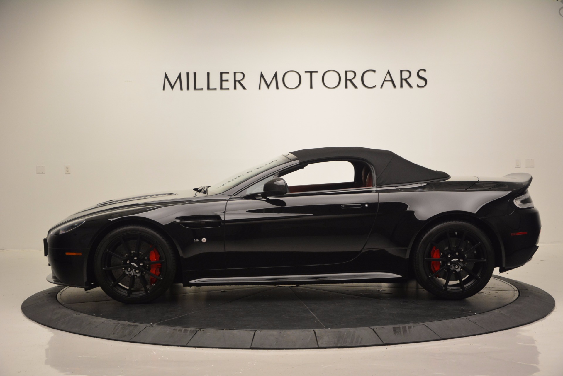 Used-2015-Aston-Martin-V12-Vantage-S-Roadster
