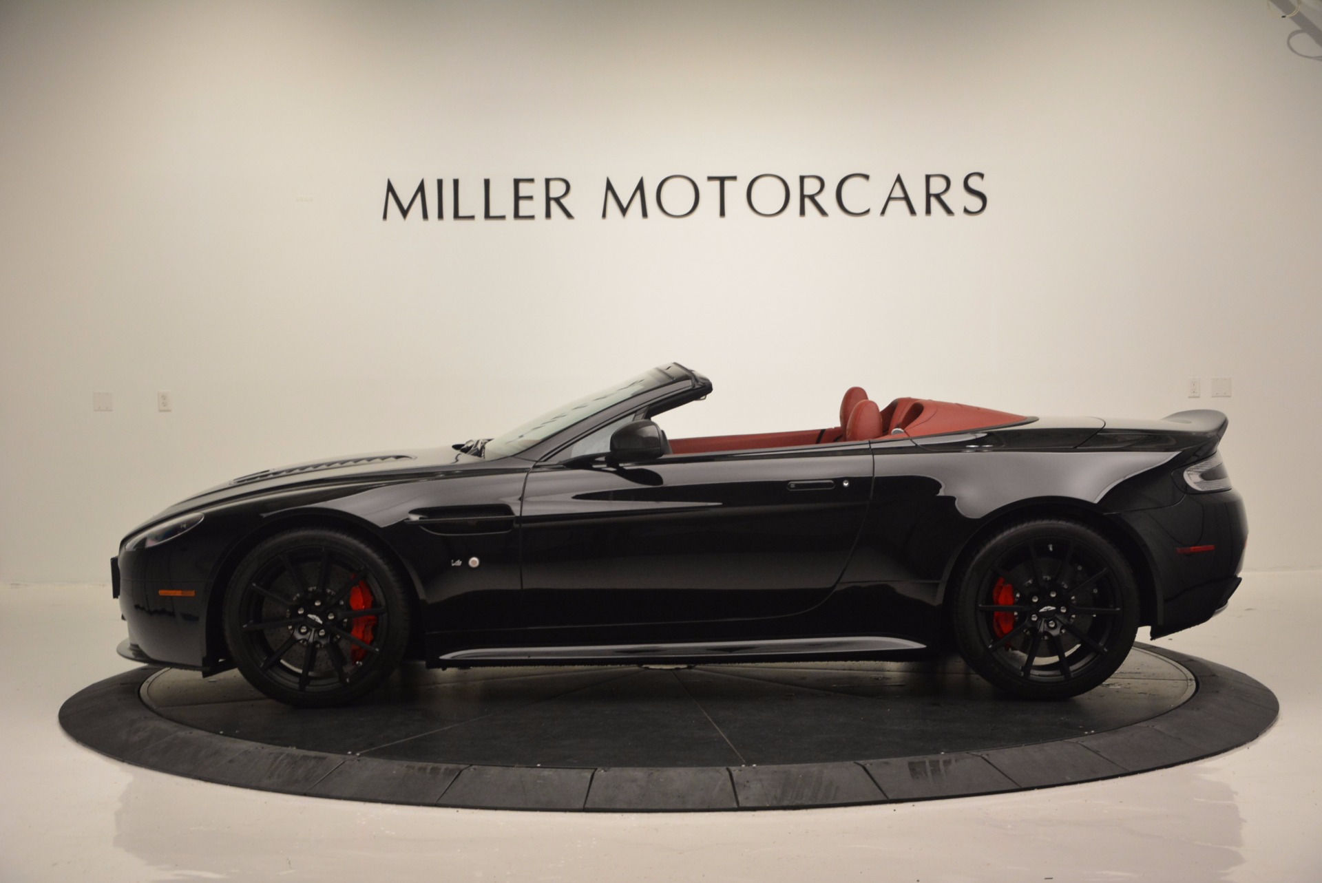 Used-2015-Aston-Martin-V12-Vantage-S-Roadster