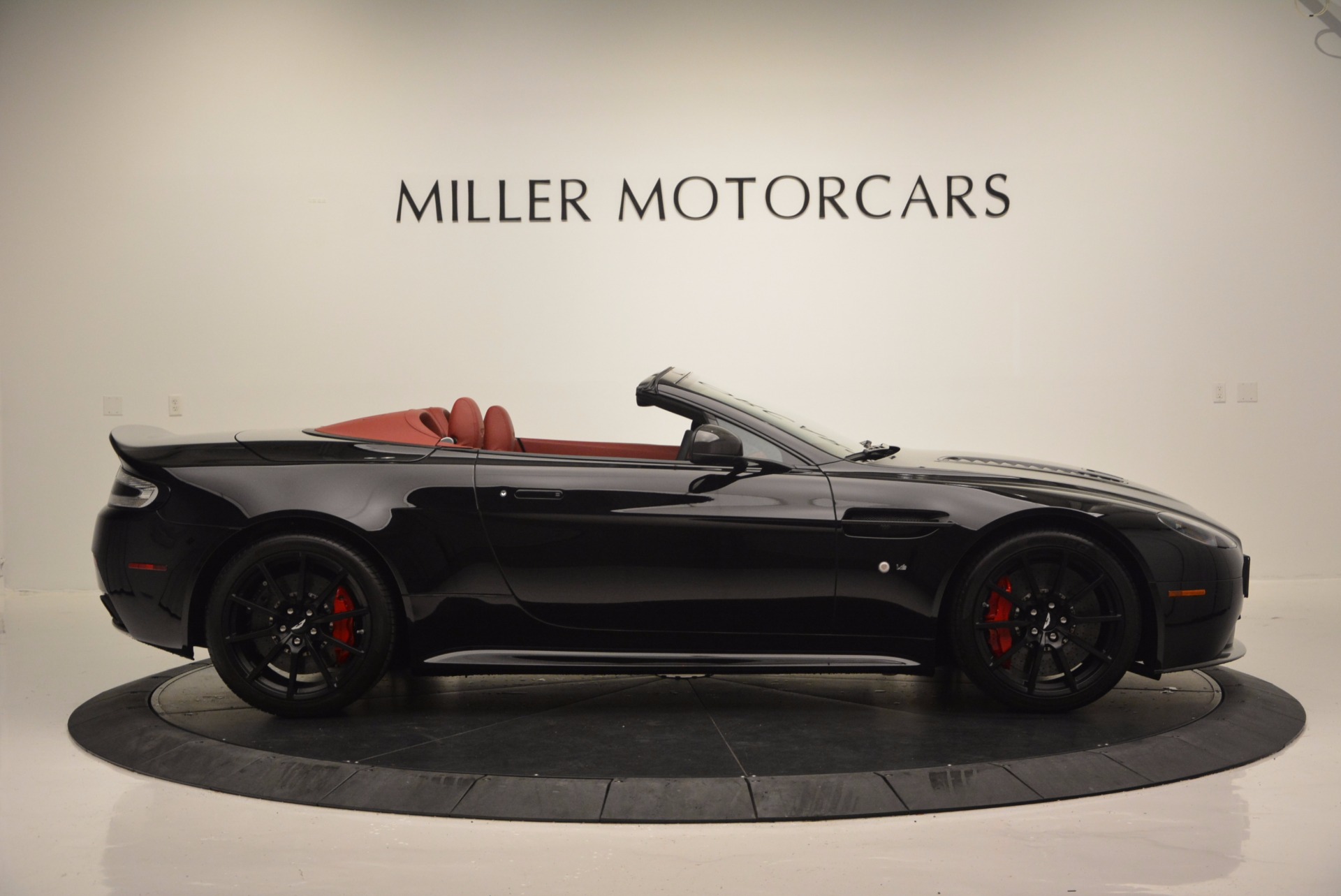 Used-2015-Aston-Martin-V12-Vantage-S-Roadster