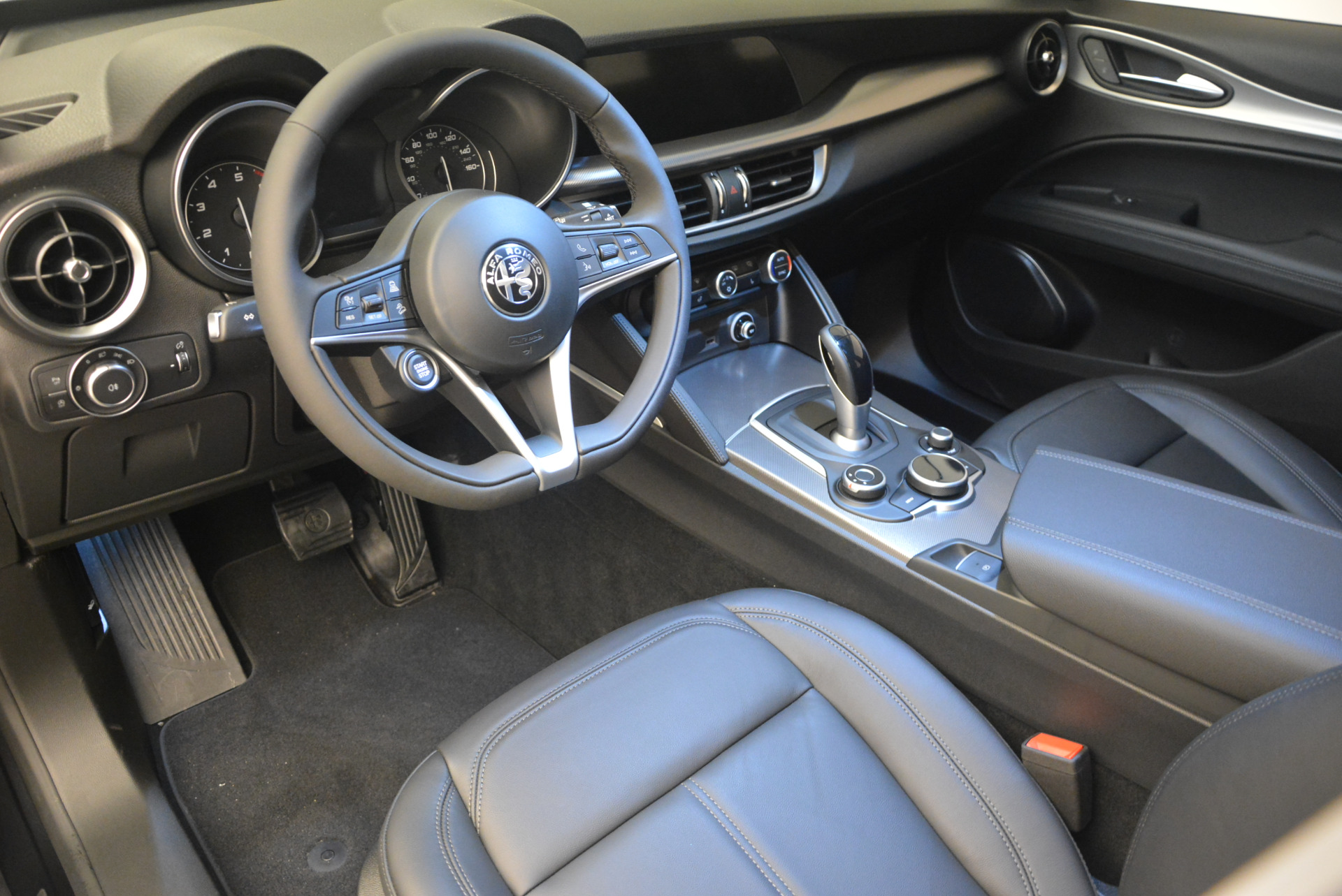 New-2018-Alfa-Romeo-Stelvio-Ti-Q4