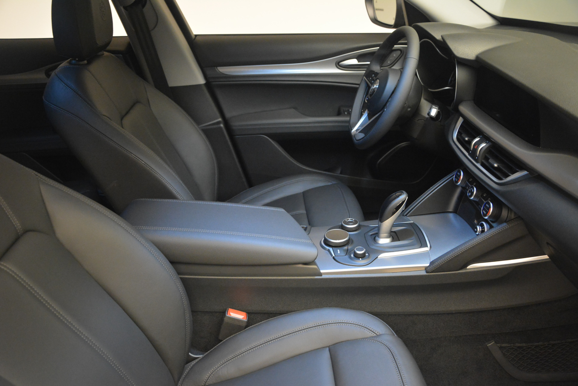 New-2018-Alfa-Romeo-Stelvio-Ti-Q4