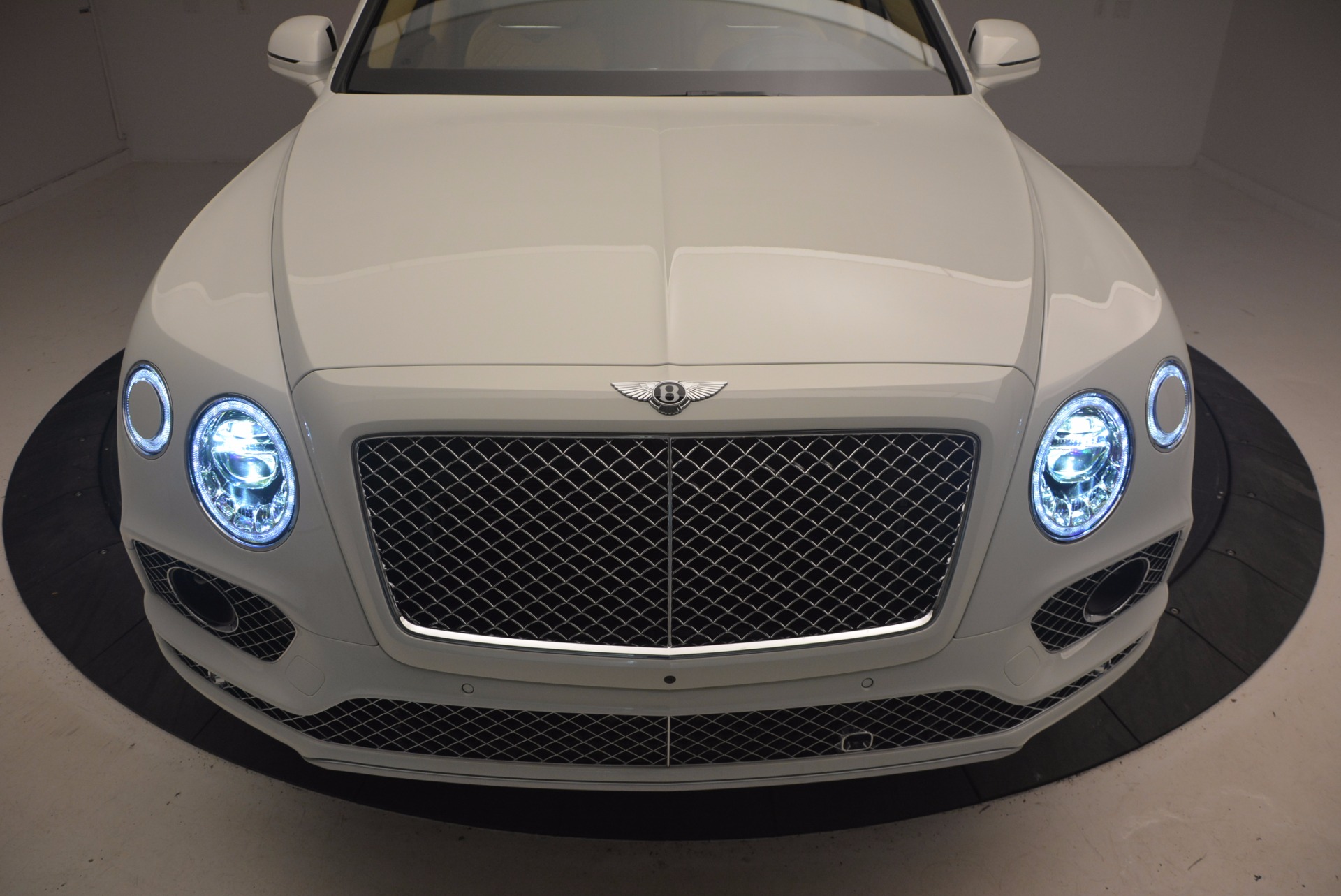 New-2018-Bentley-Bentayga-W12-Signature