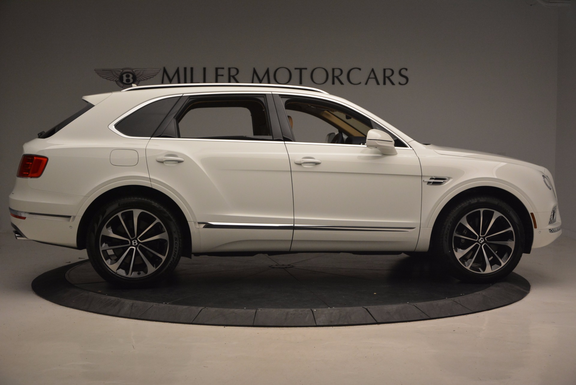 New-2018-Bentley-Bentayga-W12-Signature