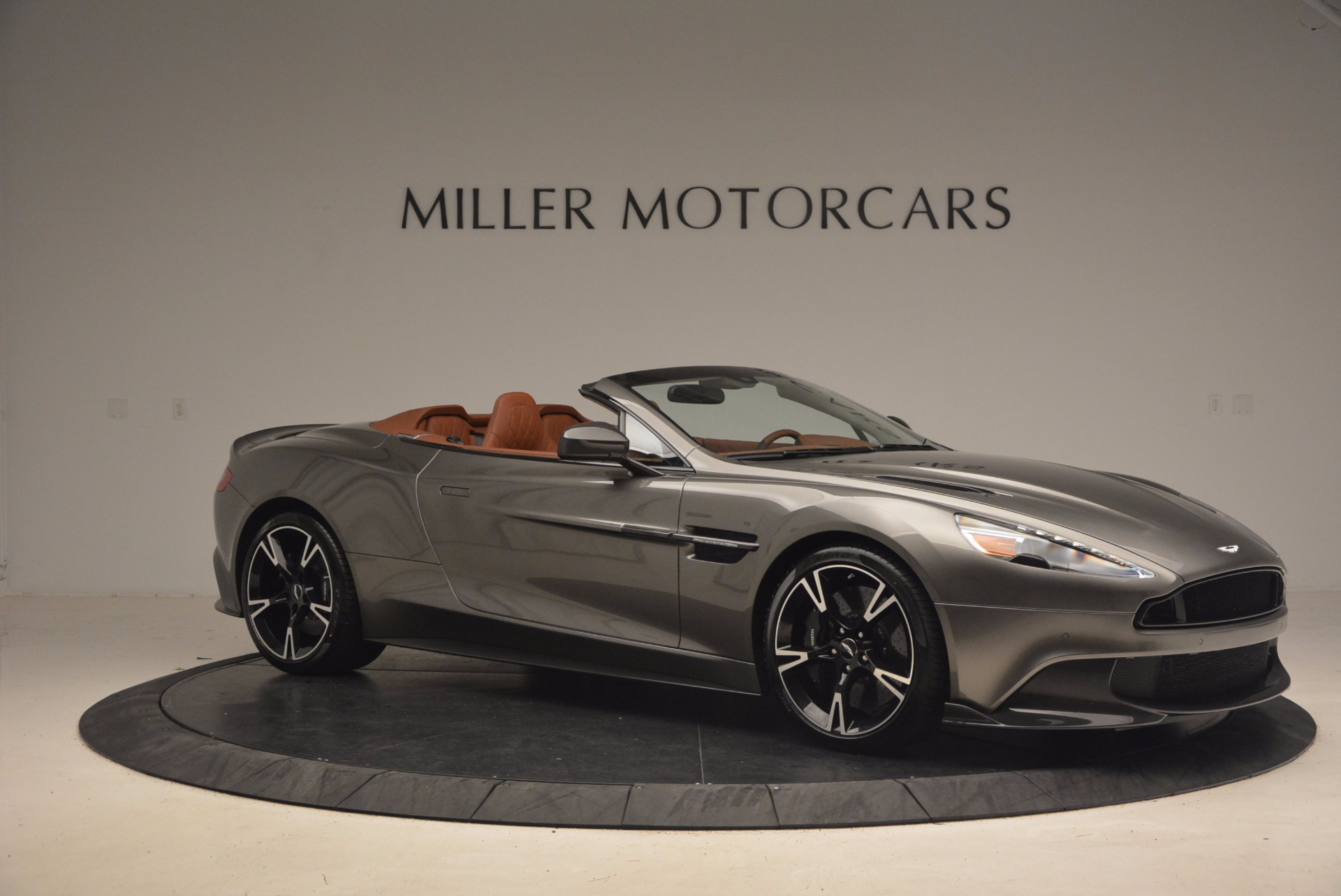 Used-2018-Aston-Martin-Vanquish-S-Convertible