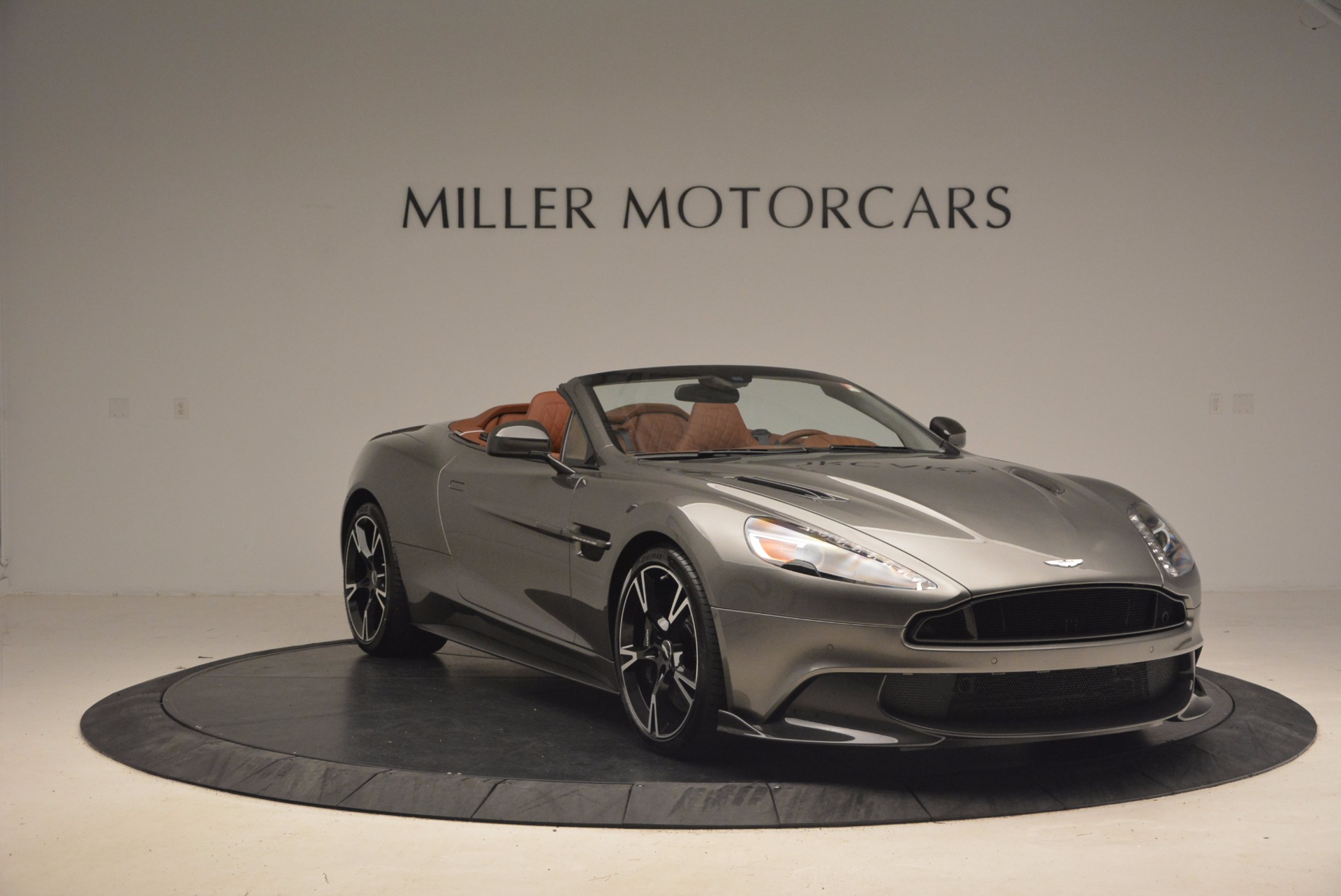 Used-2018-Aston-Martin-Vanquish-S-Convertible