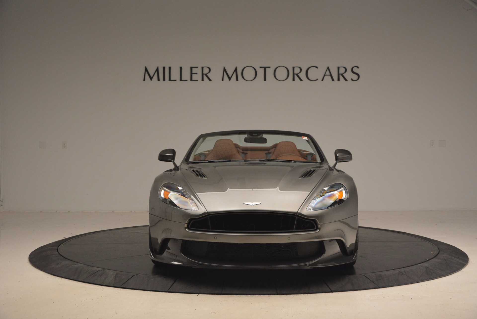 Used-2018-Aston-Martin-Vanquish-S-Convertible