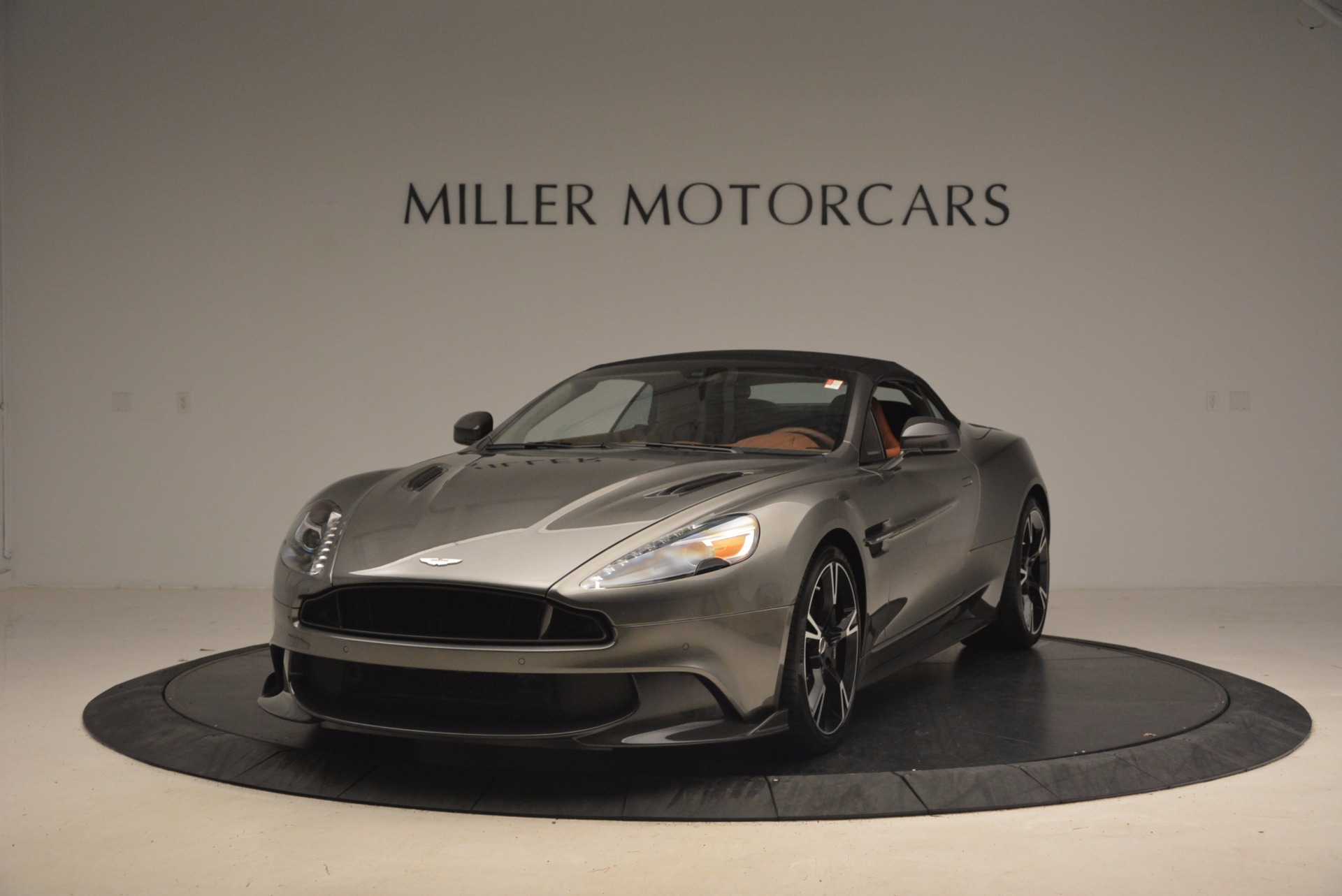 Used-2018-Aston-Martin-Vanquish-S-Convertible