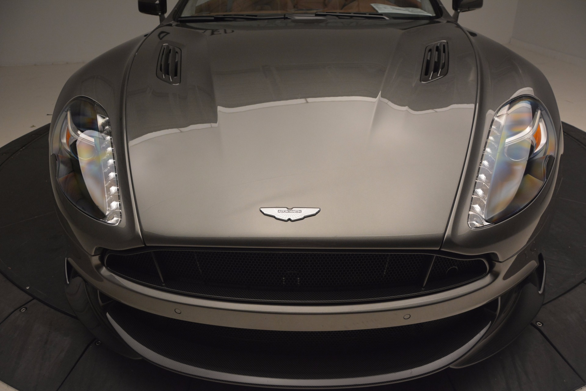 Used-2018-Aston-Martin-Vanquish-S-Convertible