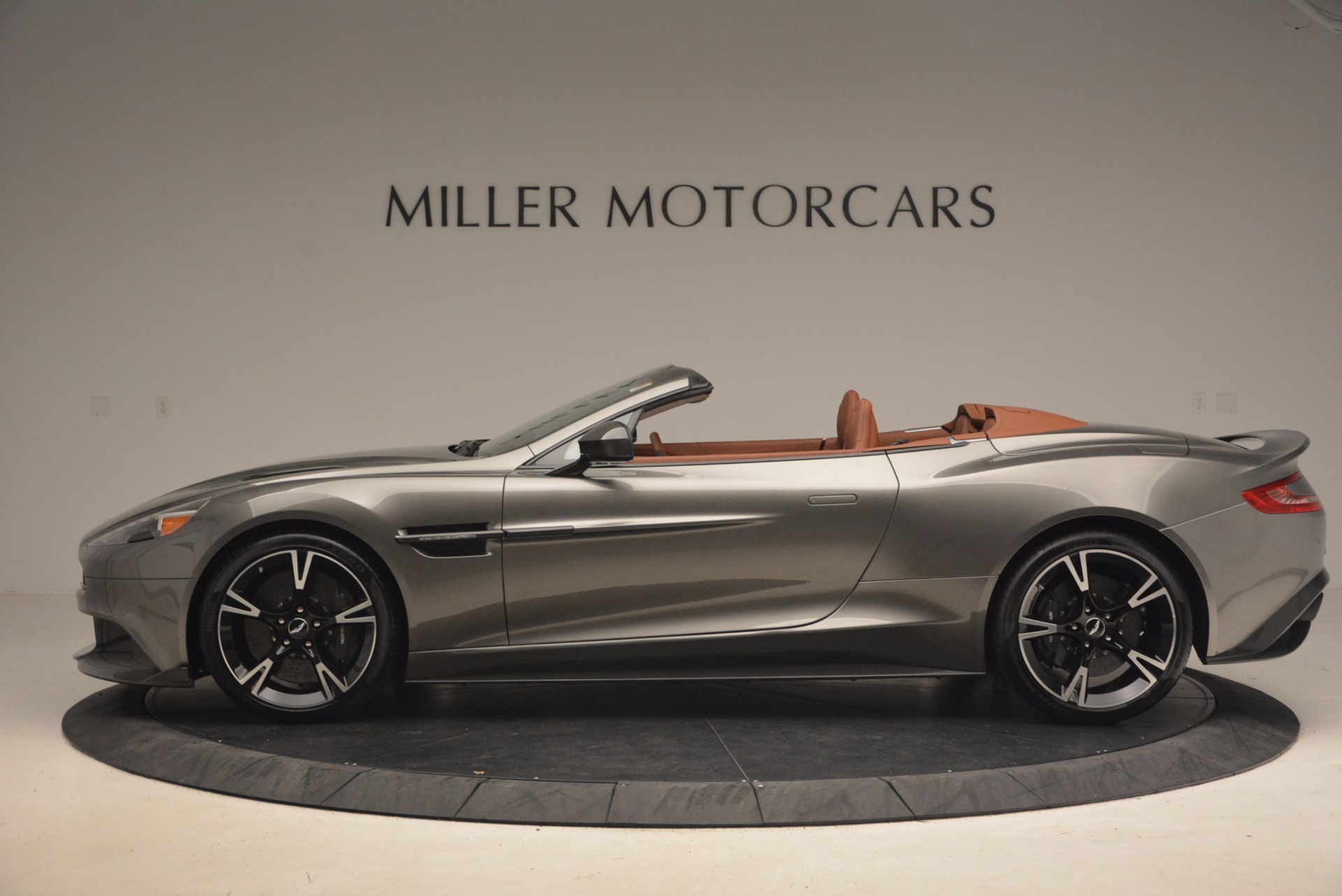 Used-2018-Aston-Martin-Vanquish-S-Convertible