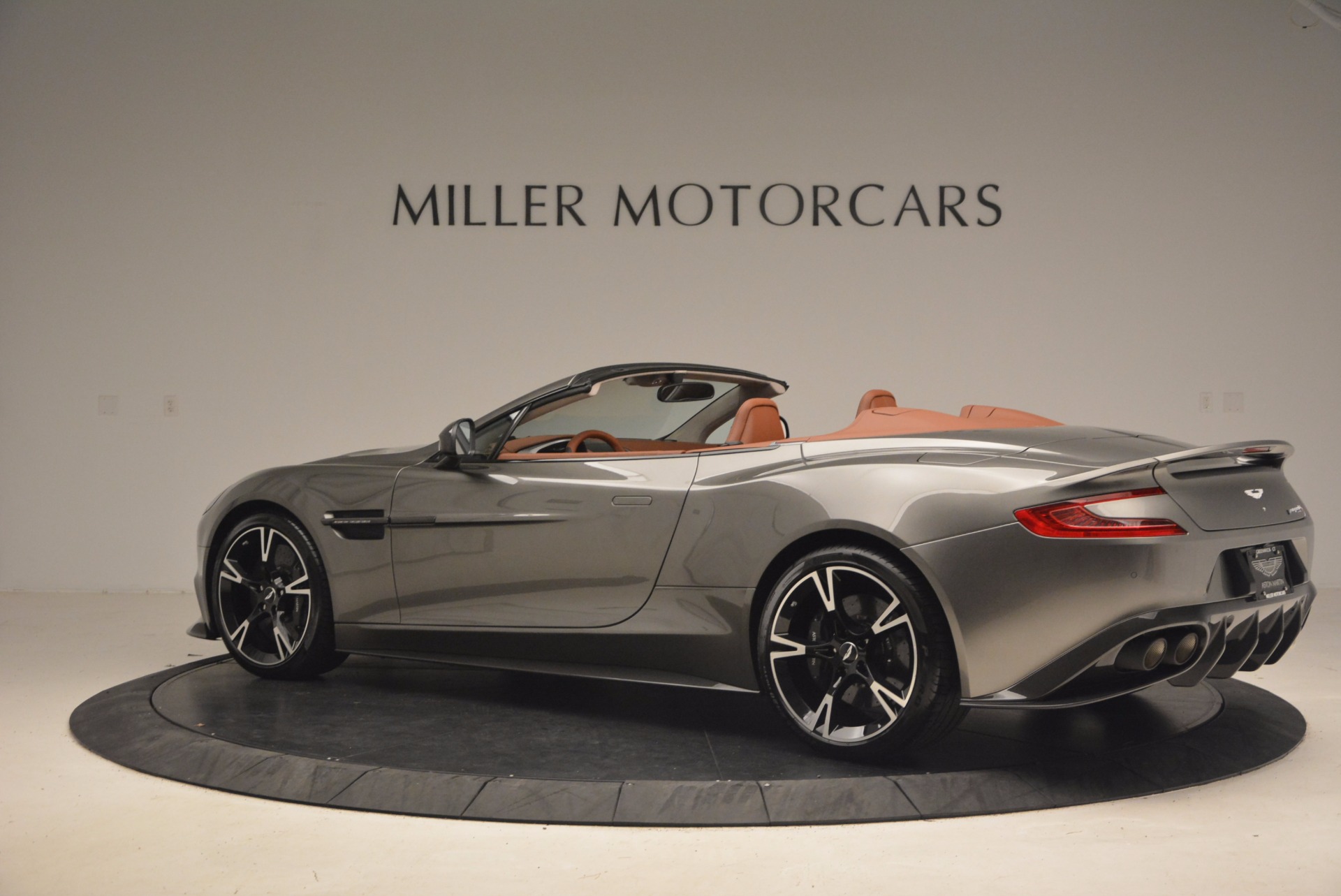 Used-2018-Aston-Martin-Vanquish-S-Convertible