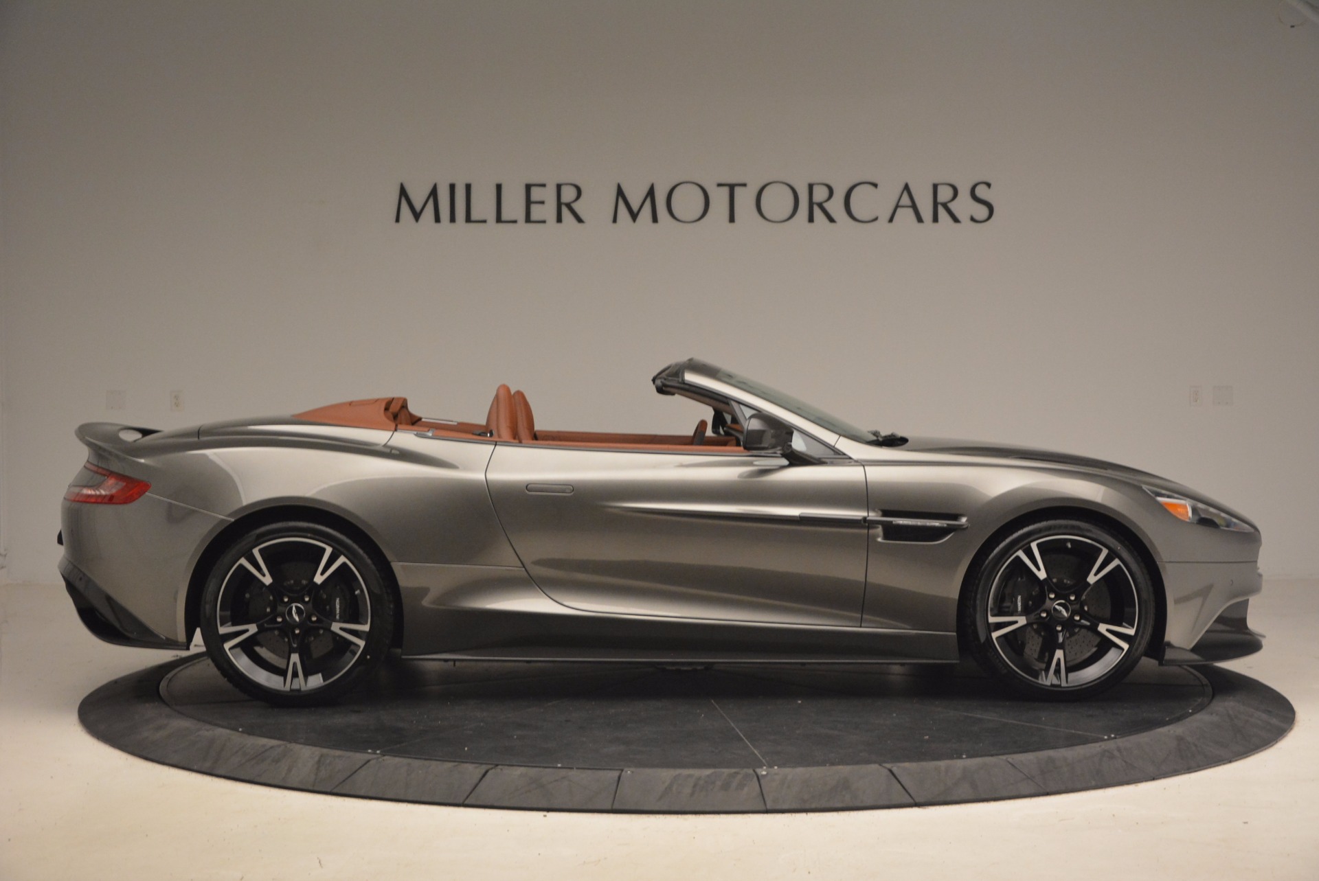 Used-2018-Aston-Martin-Vanquish-S-Convertible