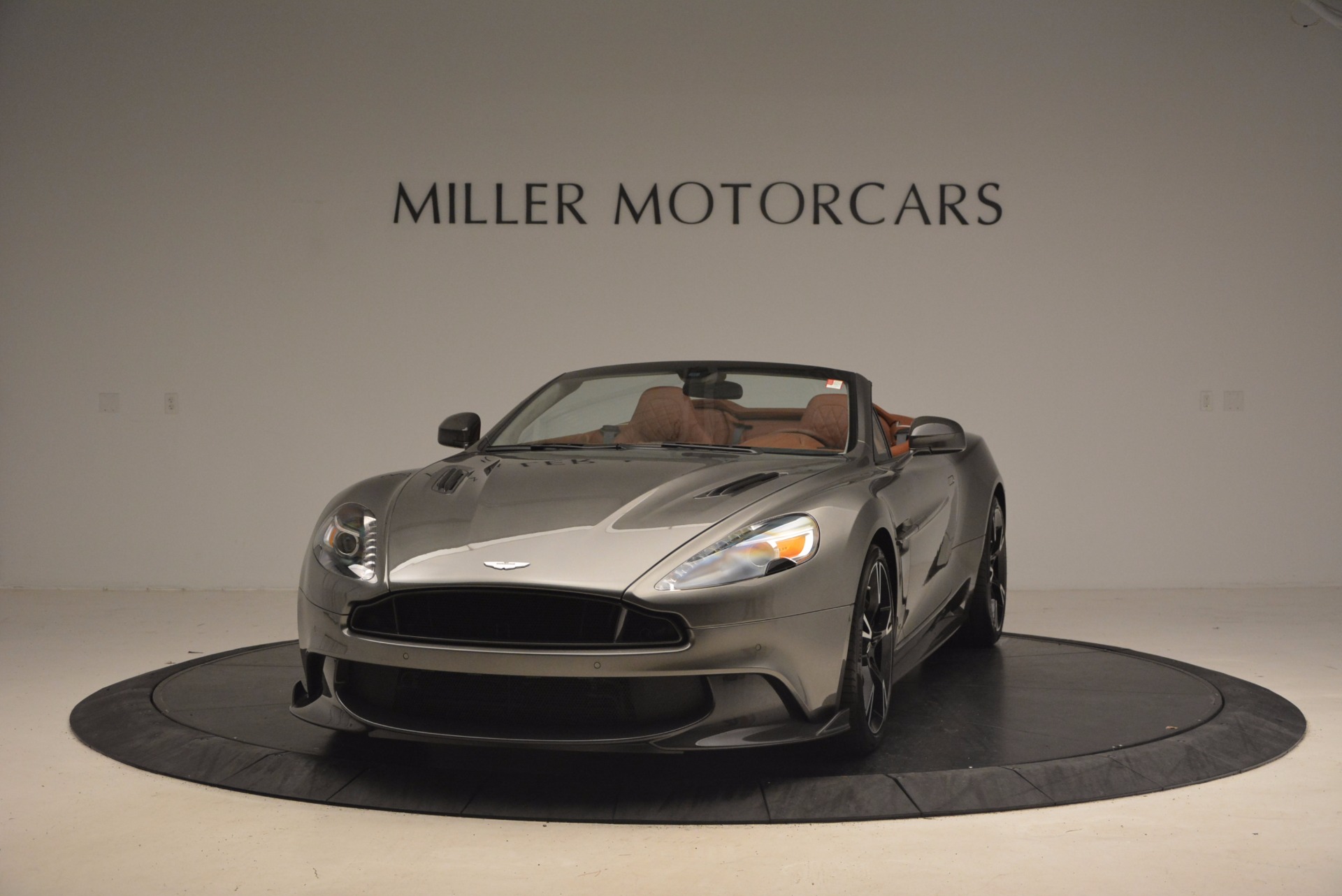 Used-2018-Aston-Martin-Vanquish-S-Convertible