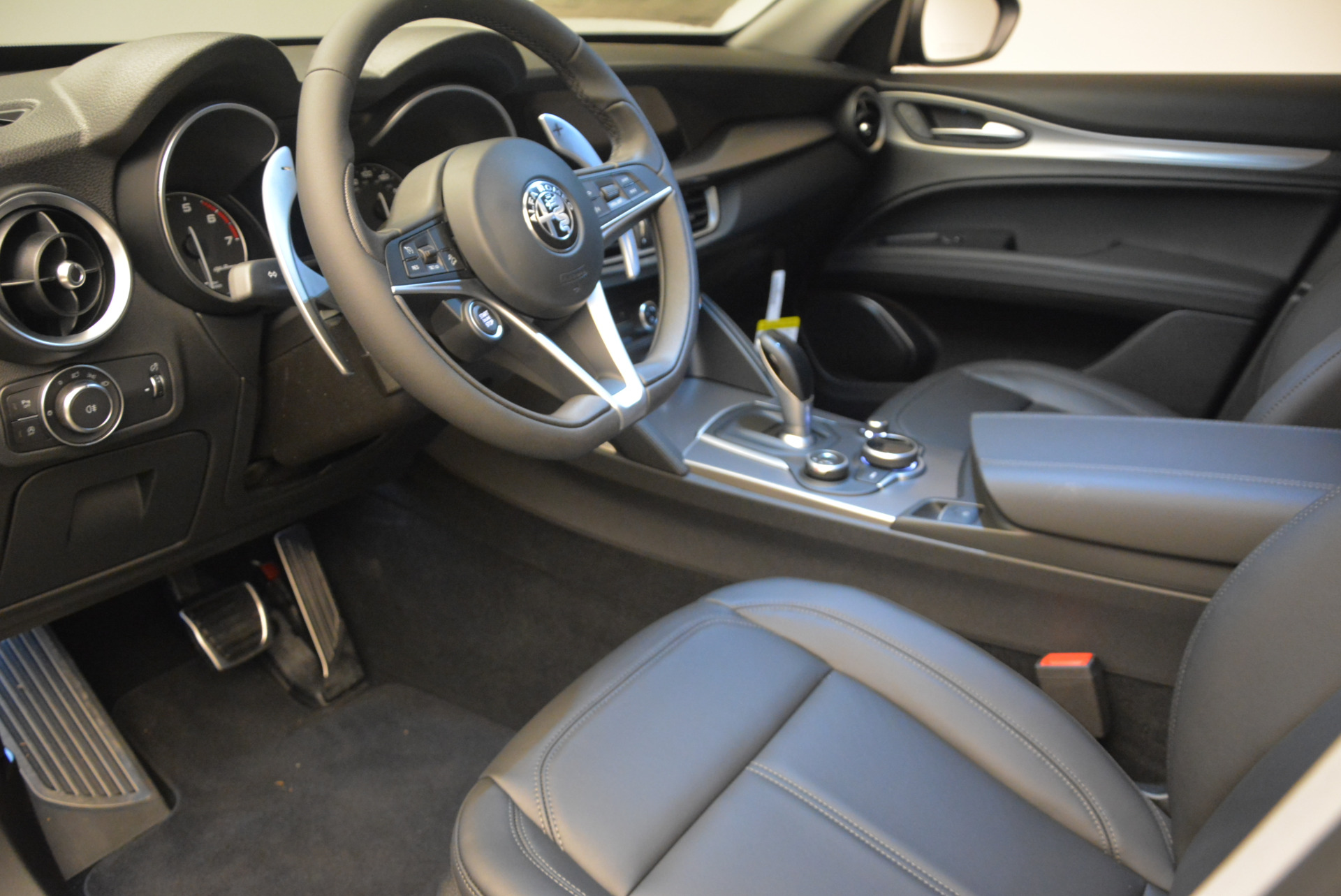 New-2018-Alfa-Romeo-Stelvio-Sport-Q4