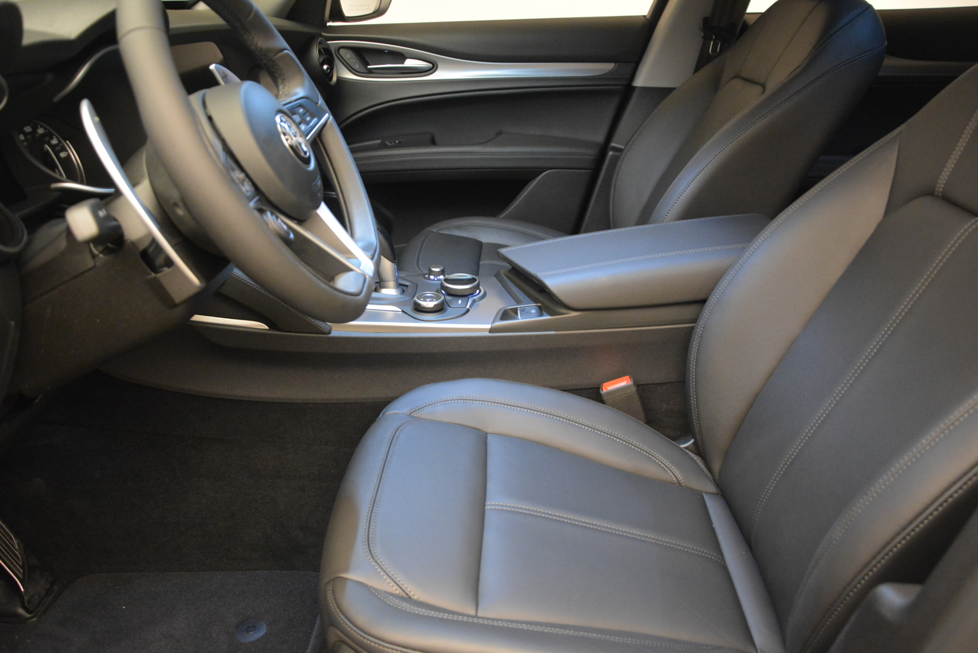 New-2018-Alfa-Romeo-Stelvio-Sport-Q4