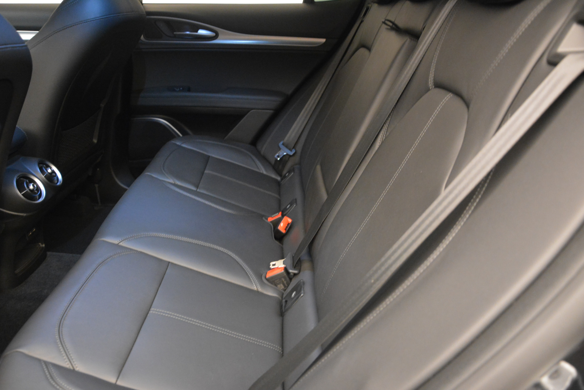 New-2018-Alfa-Romeo-Stelvio-Sport-Q4