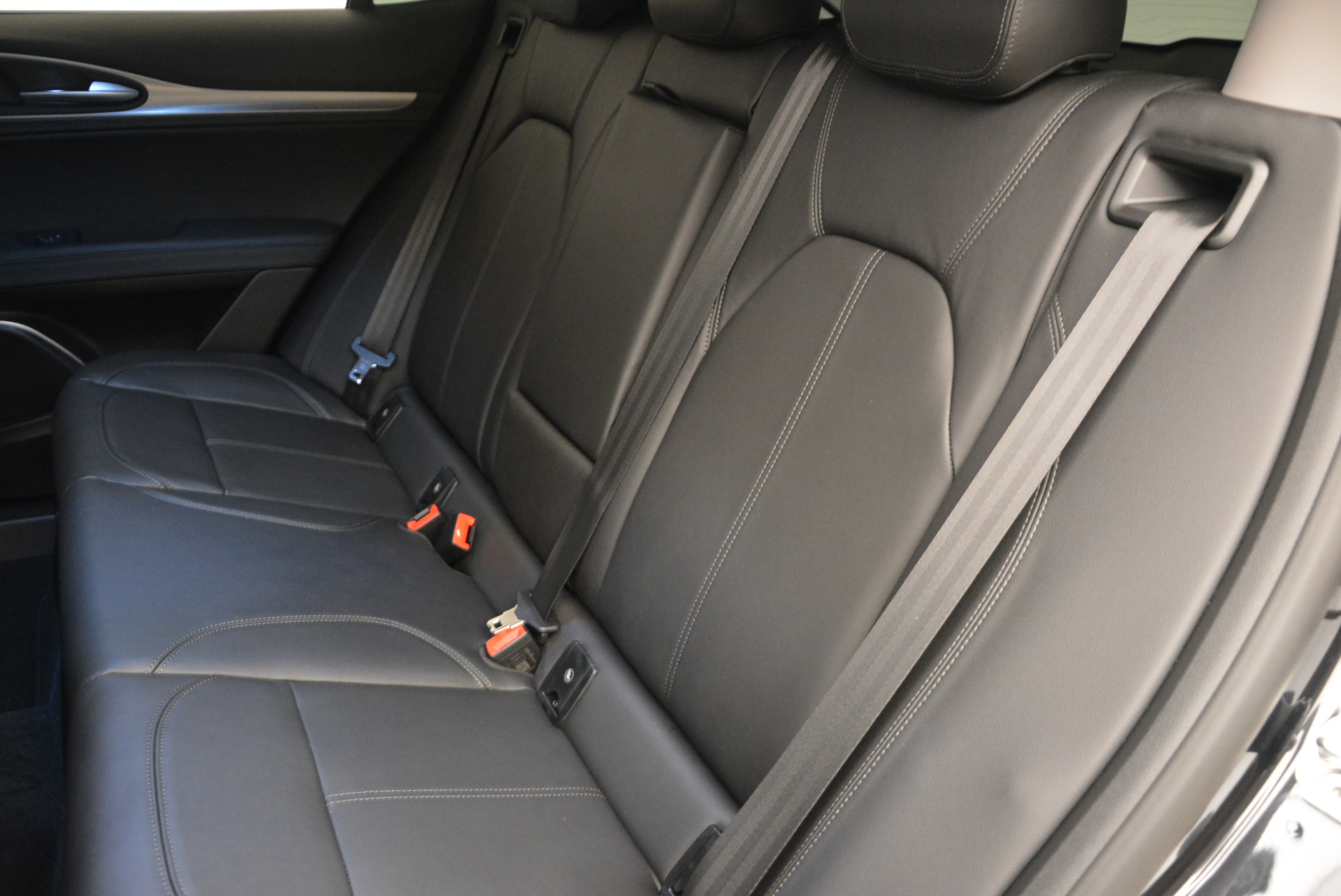 New-2018-Alfa-Romeo-Stelvio-Sport-Q4