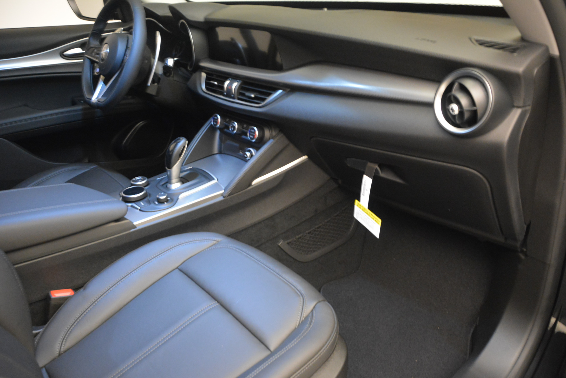 New-2018-Alfa-Romeo-Stelvio-Sport-Q4