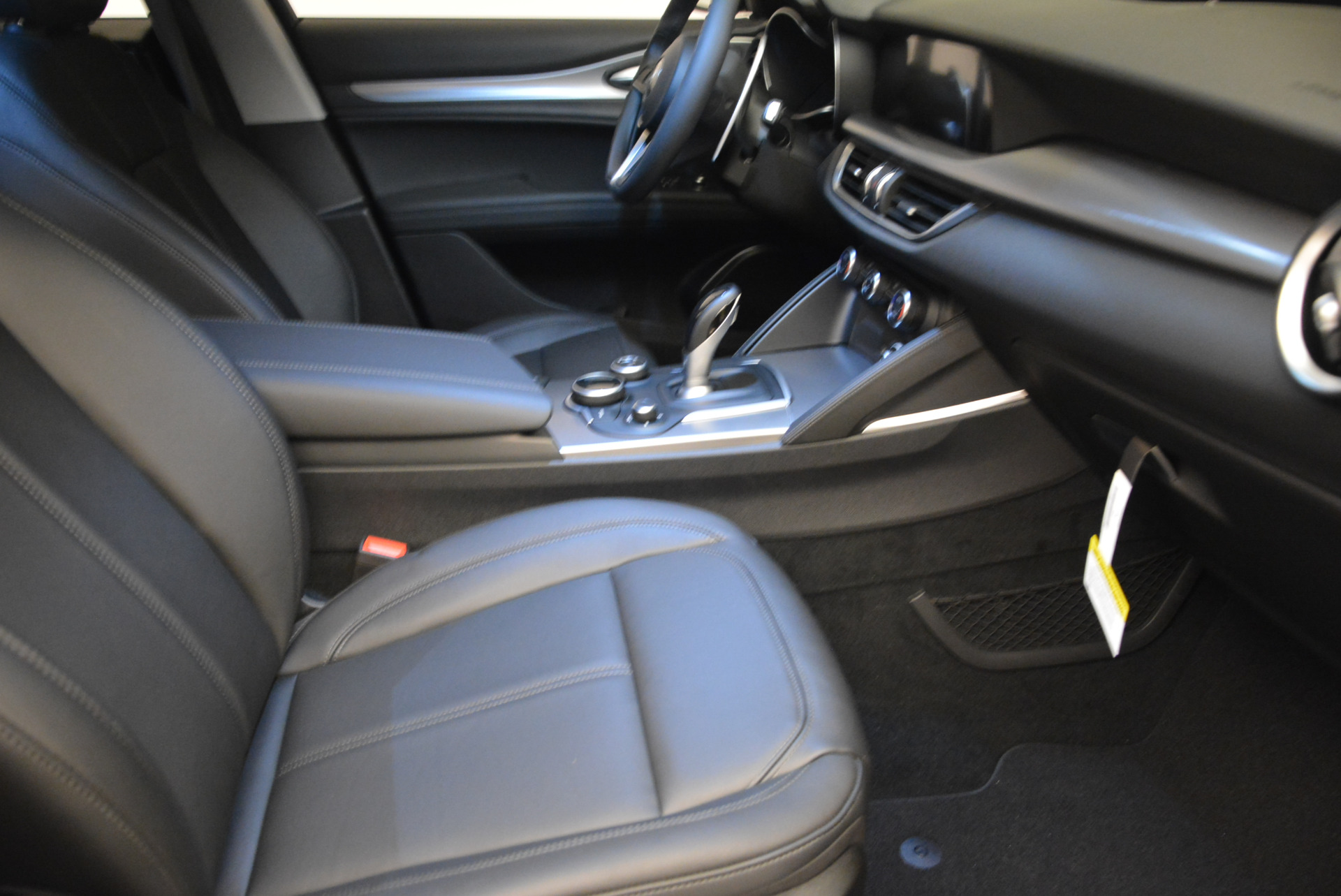 New-2018-Alfa-Romeo-Stelvio-Sport-Q4