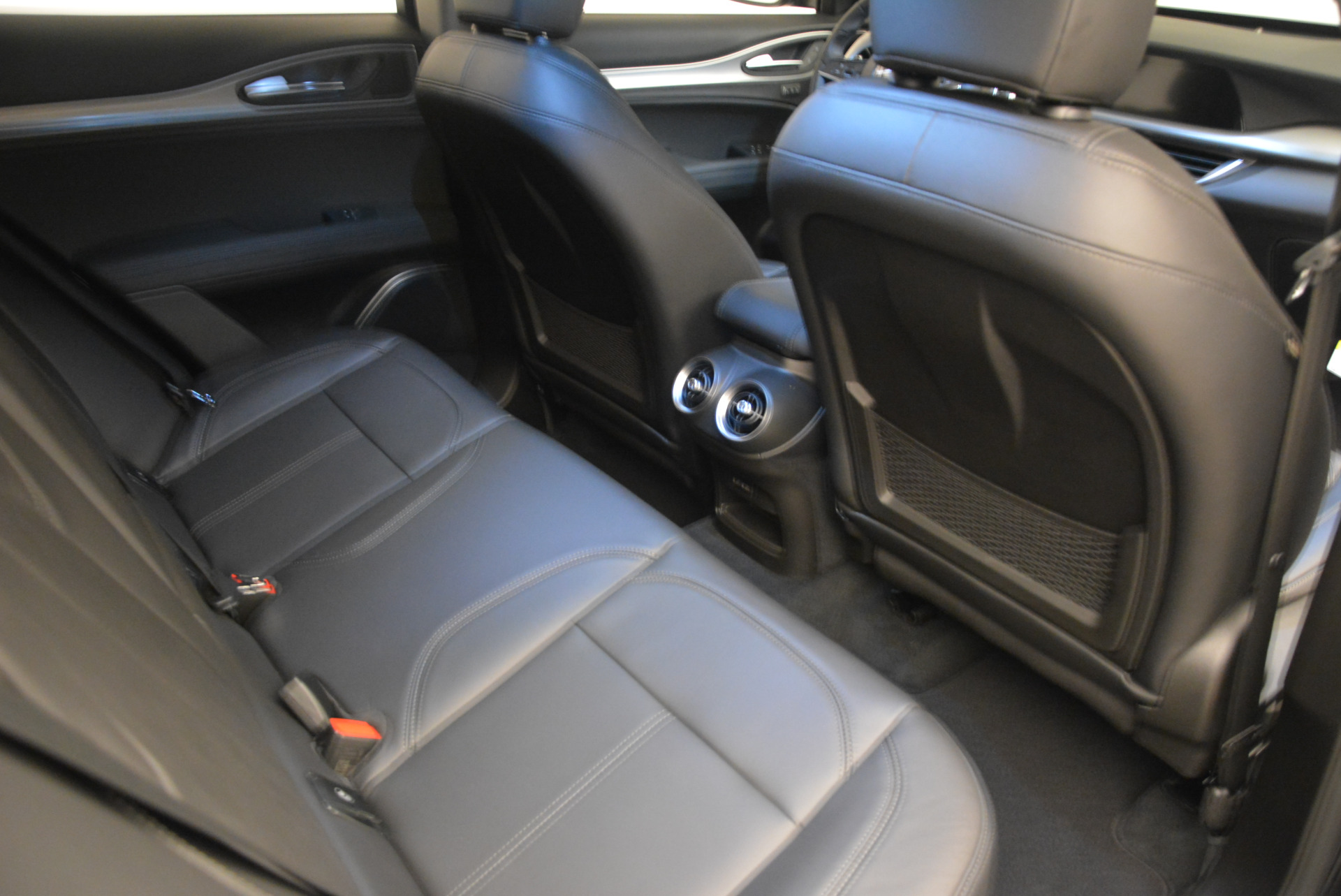 New-2018-Alfa-Romeo-Stelvio-Sport-Q4