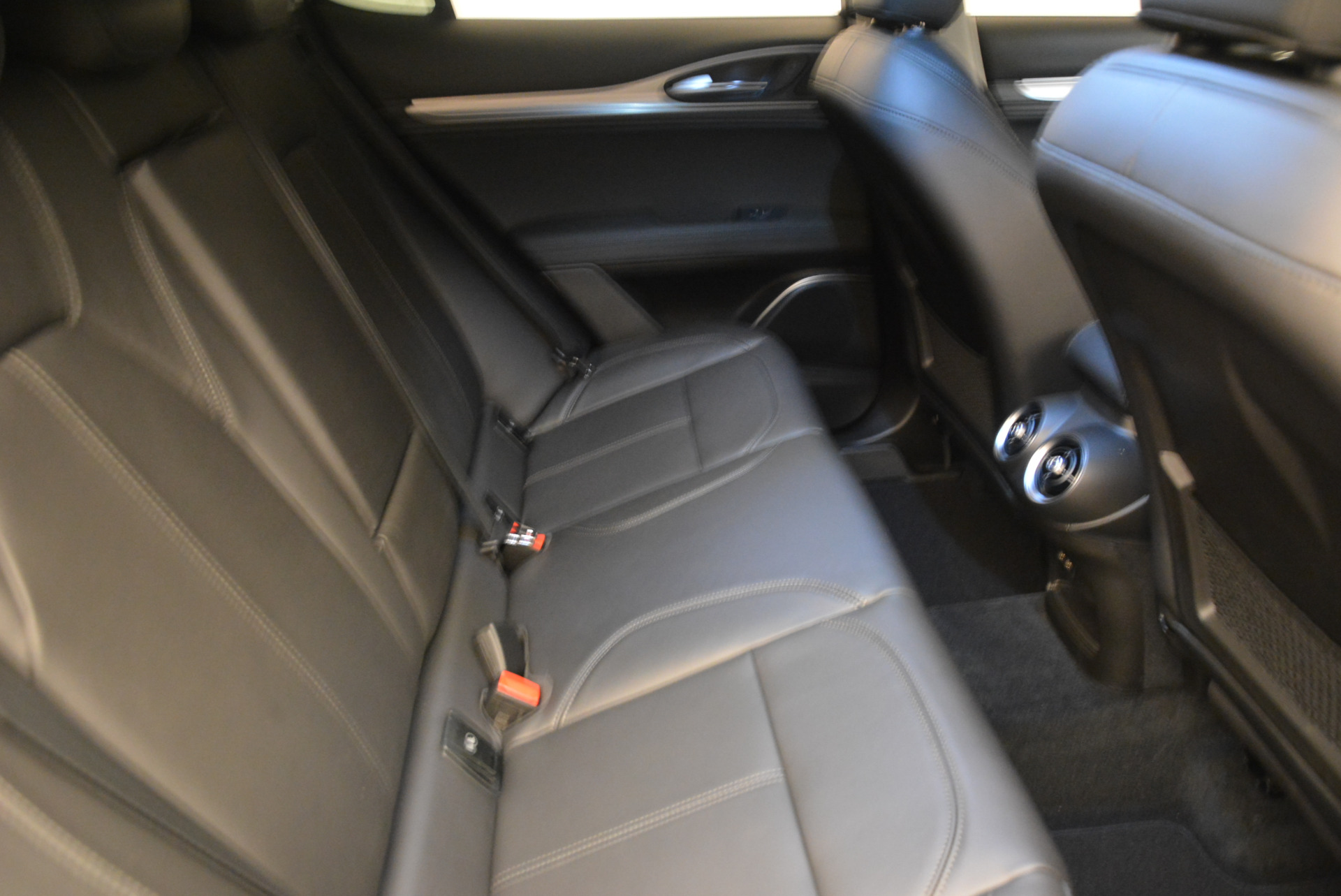 New-2018-Alfa-Romeo-Stelvio-Sport-Q4