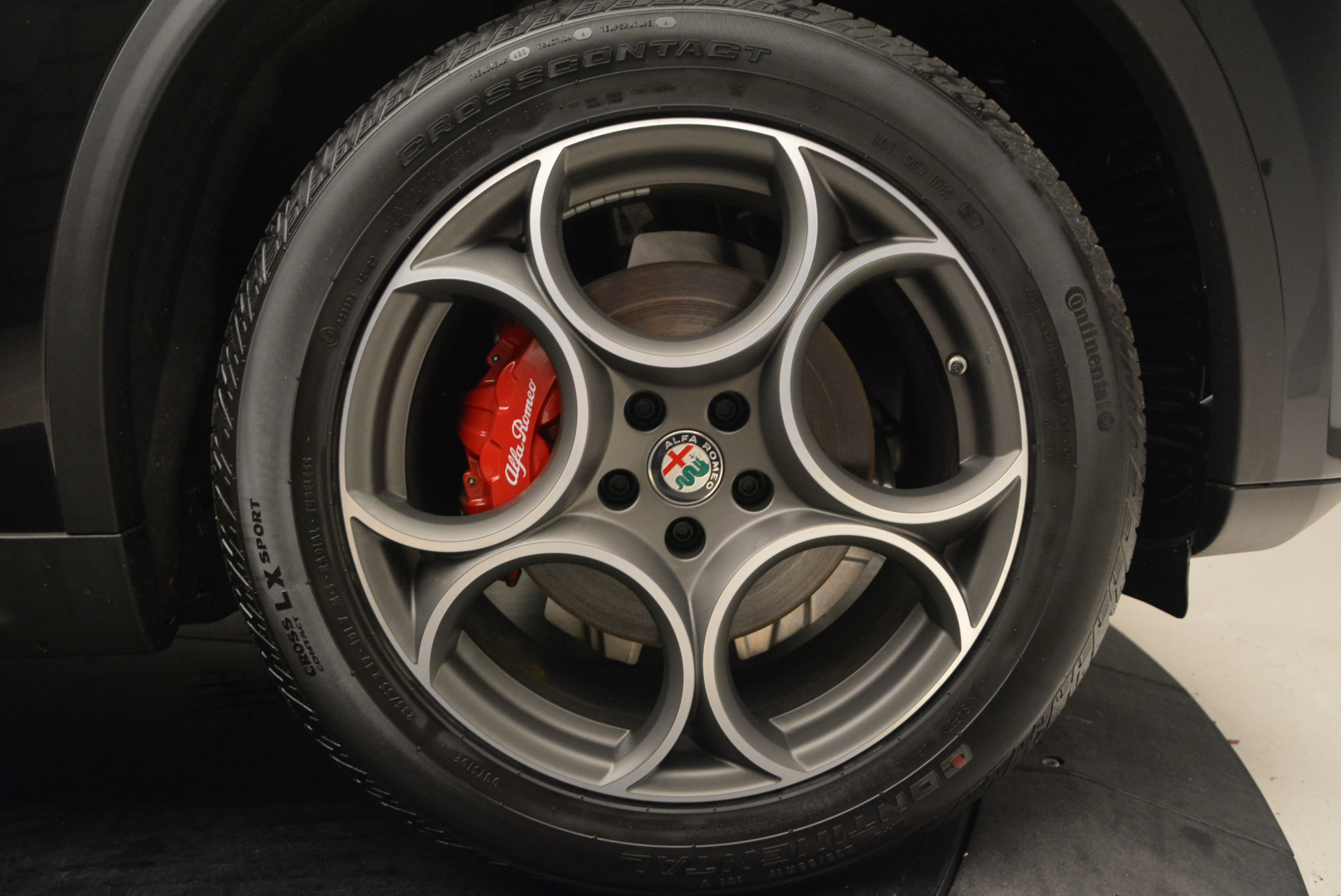 New-2018-Alfa-Romeo-Stelvio-Sport-Q4