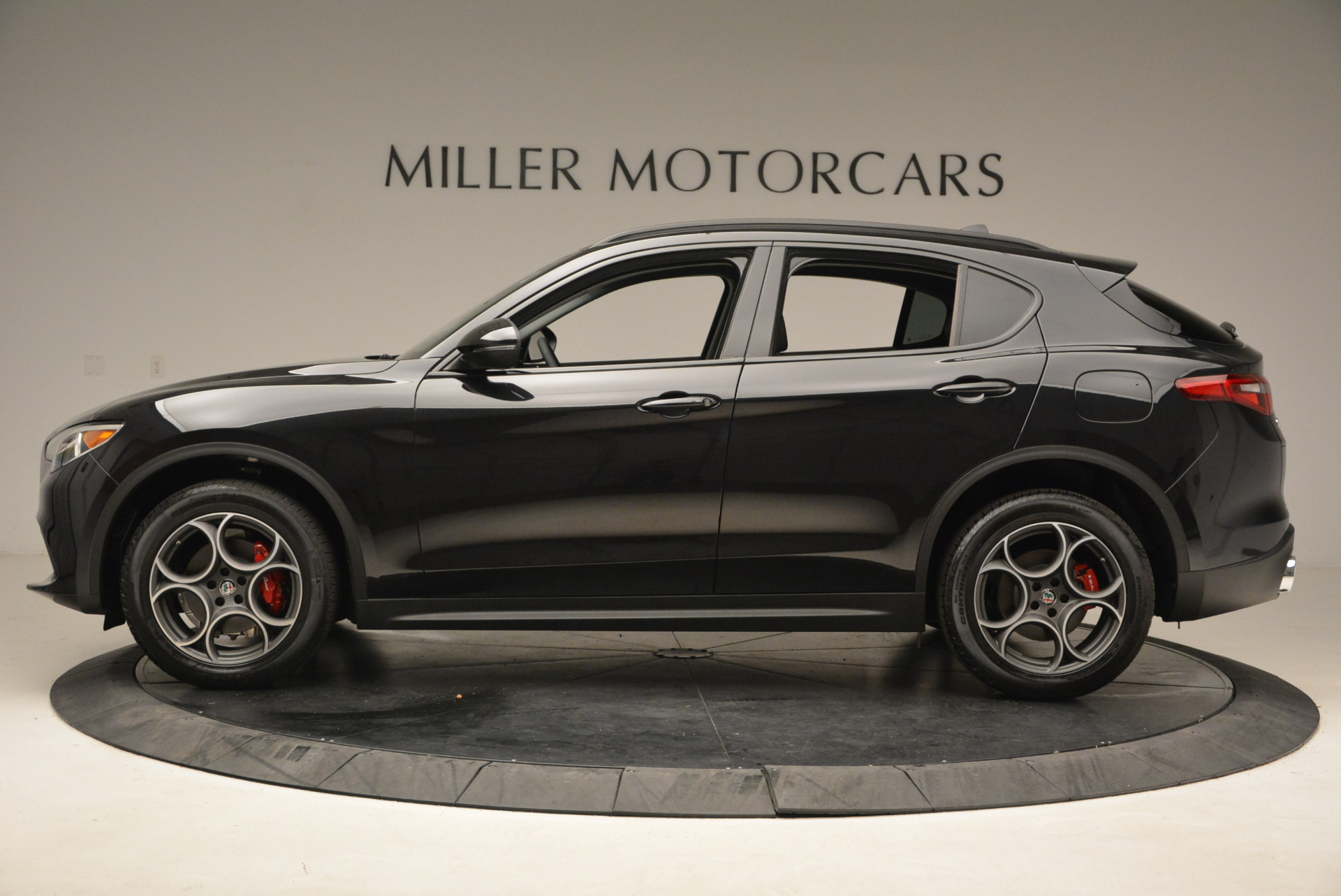 New-2018-Alfa-Romeo-Stelvio-Sport-Q4