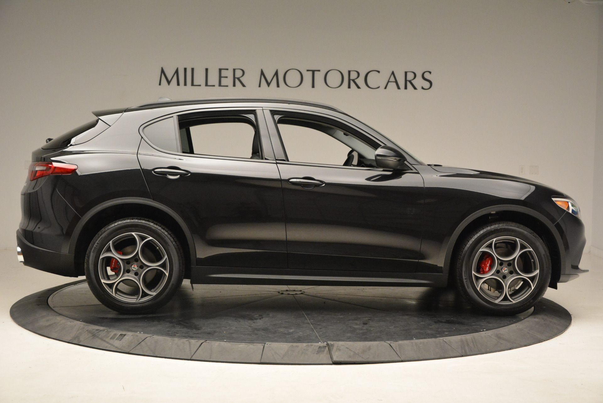 New-2018-Alfa-Romeo-Stelvio-Sport-Q4