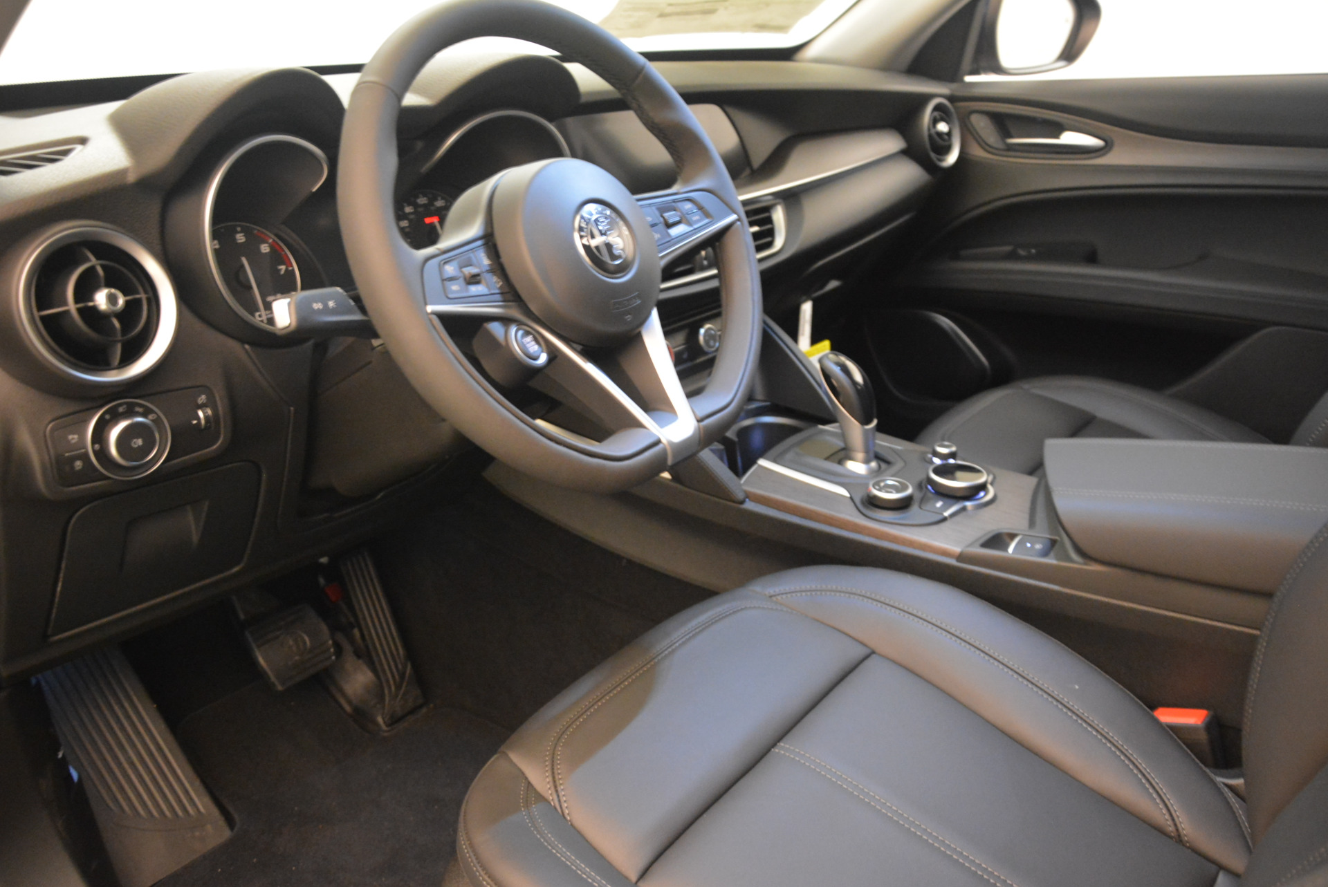 New-2018-Alfa-Romeo-Stelvio-Ti-Q4