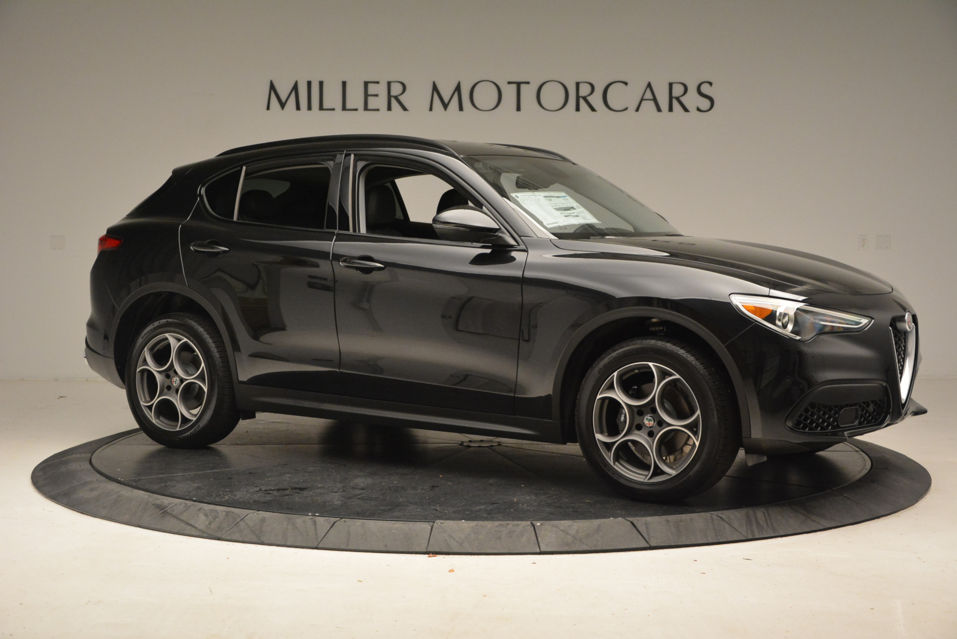 New-2018-Alfa-Romeo-Stelvio-Sport-Q4