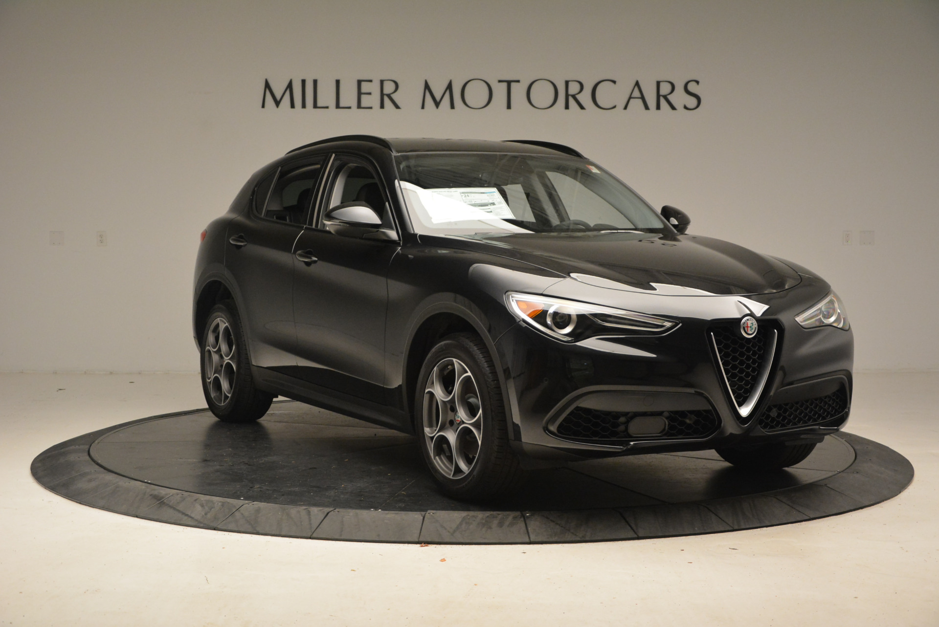 New-2018-Alfa-Romeo-Stelvio-Sport-Q4