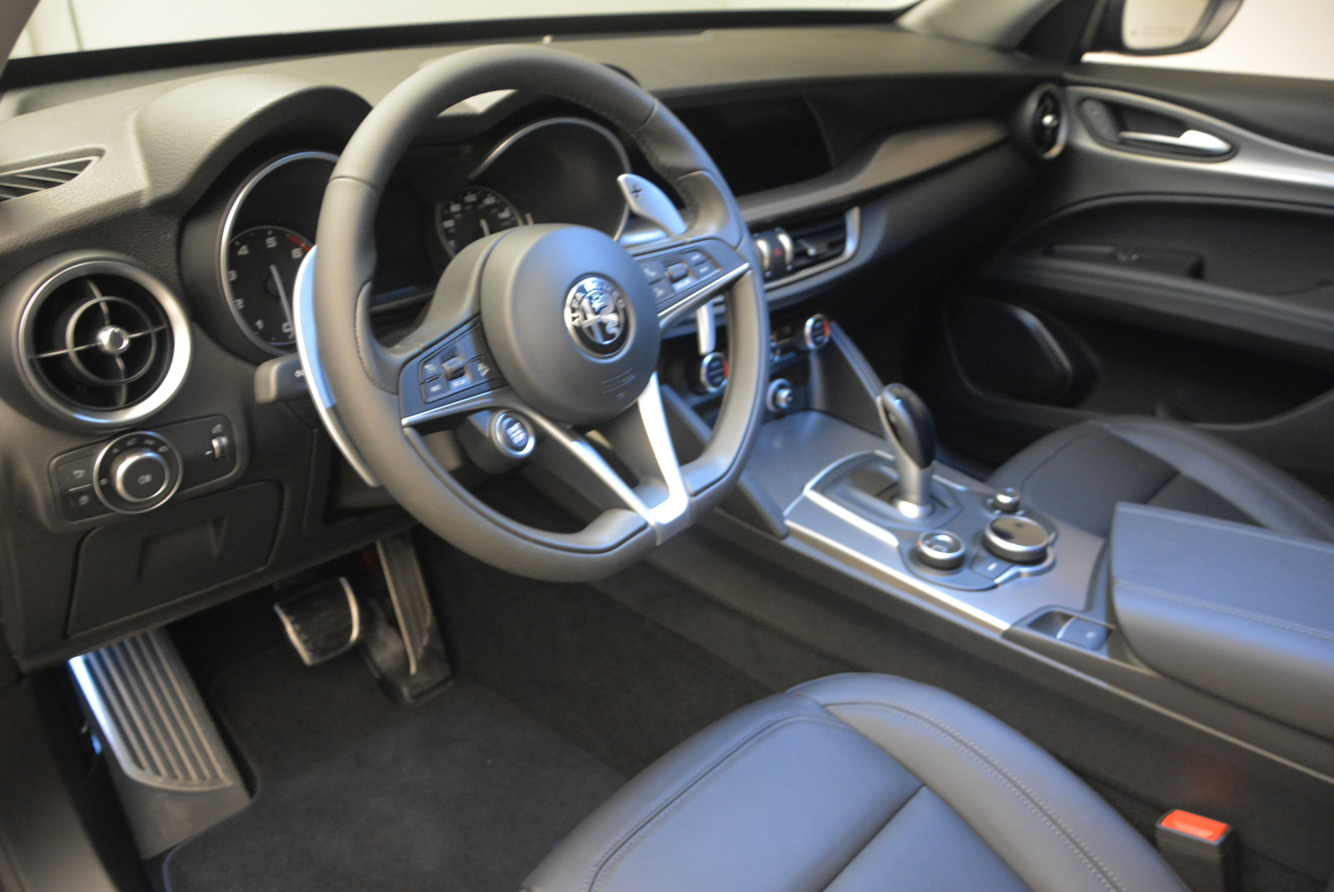 New-2018-Alfa-Romeo-Stelvio-Sport-Q4