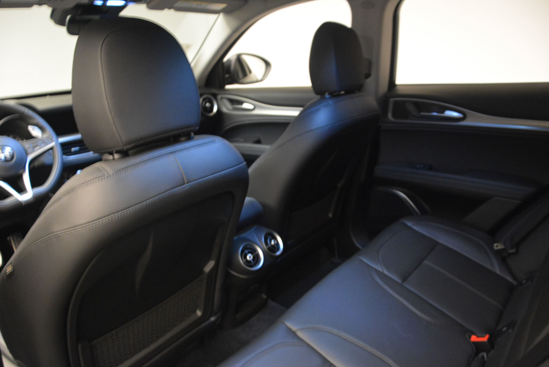 New-2018-Alfa-Romeo-Stelvio-Sport-Q4