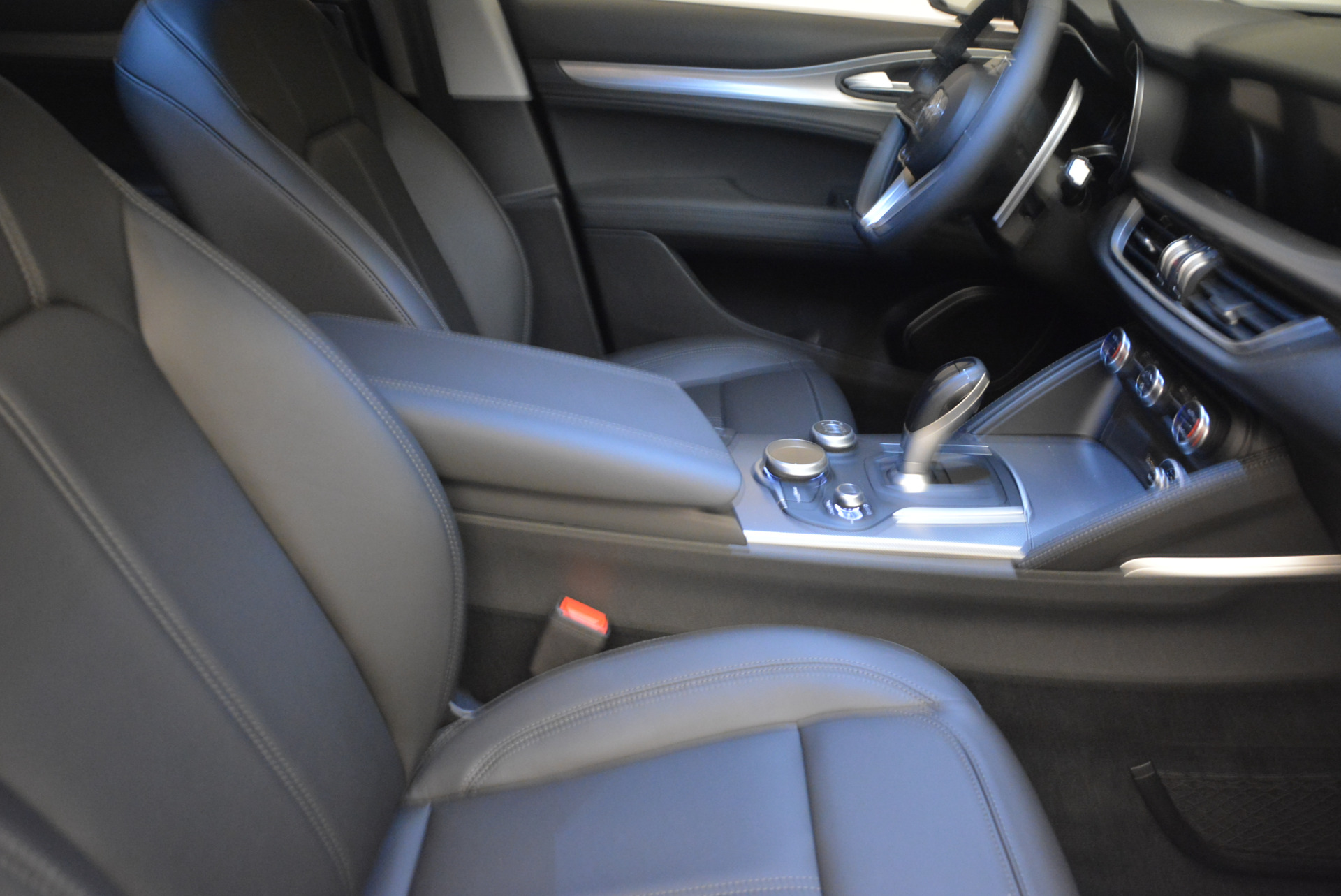 New-2018-Alfa-Romeo-Stelvio-Sport-Q4