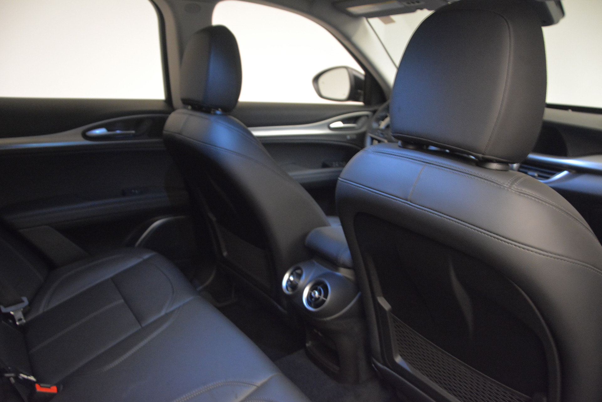 New-2018-Alfa-Romeo-Stelvio-Sport-Q4