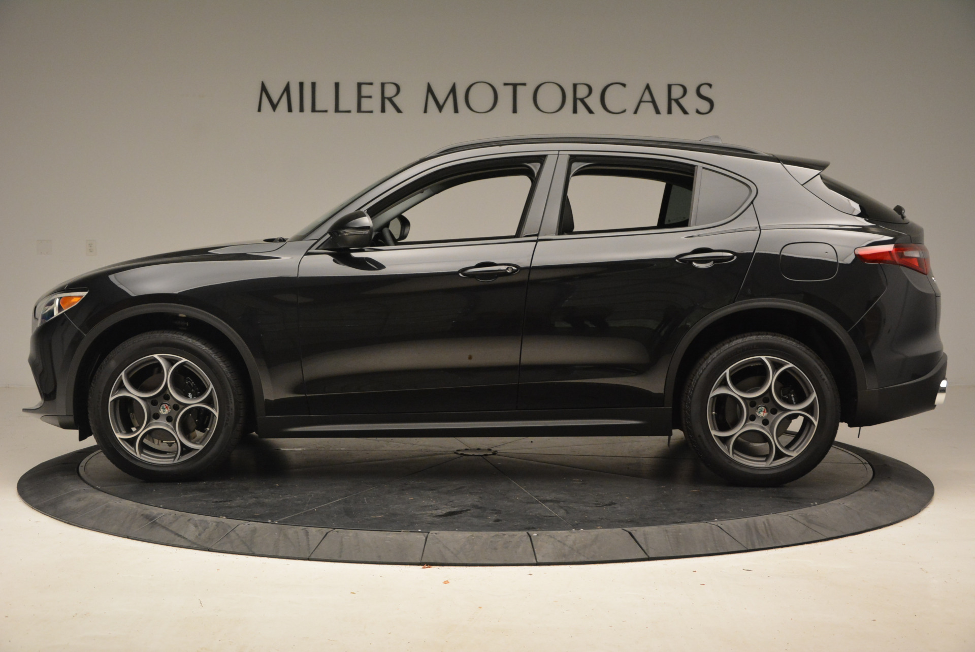 New-2018-Alfa-Romeo-Stelvio-Sport-Q4